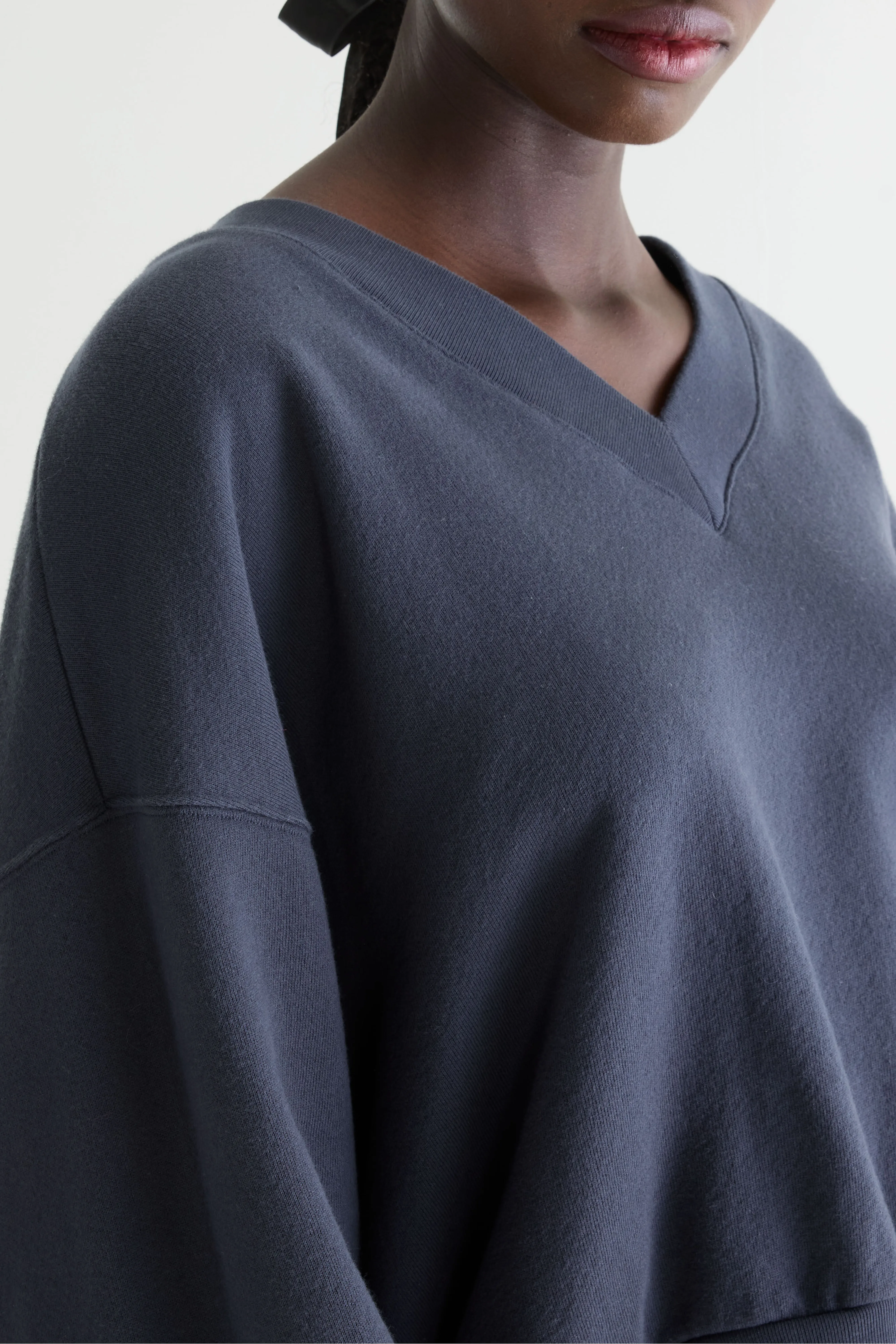 Bellerose Varola v-neck navy sweatshirt (262 / W / NAVY)
