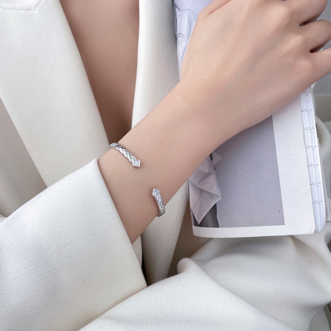 Chanel Coco Crush Cuff Bracelet Bangle - Original Replica Club