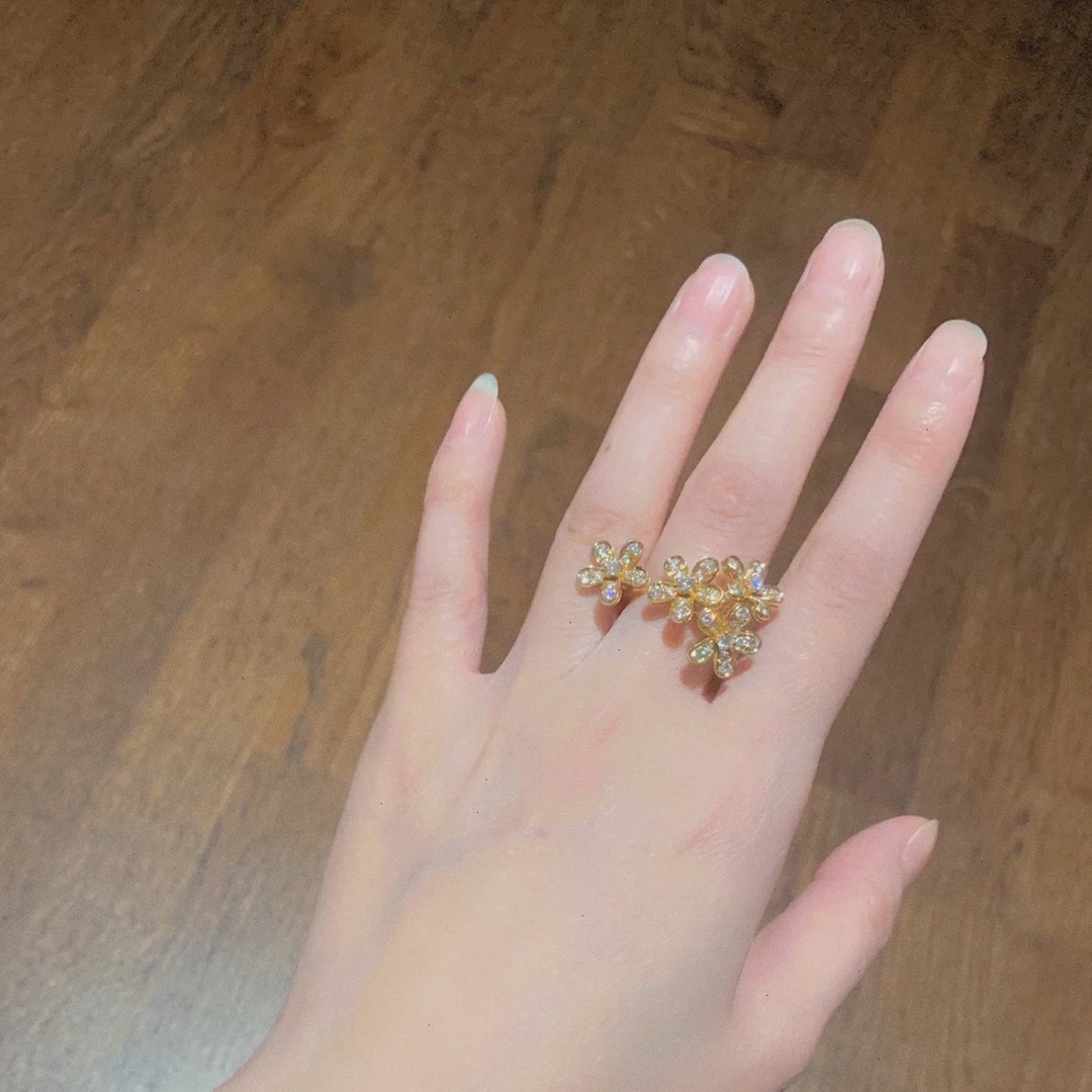 VCA Socrate Between the Finger Ring - Original Replica Club