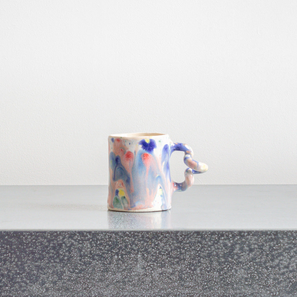 Tasse à café multicolore