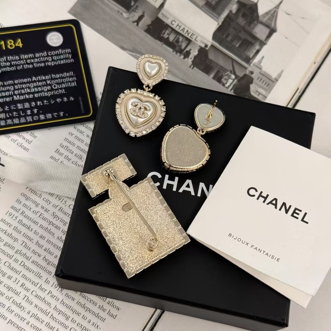 Chanel Two Heart Dangle Pearl Earrings - Original Replica Club