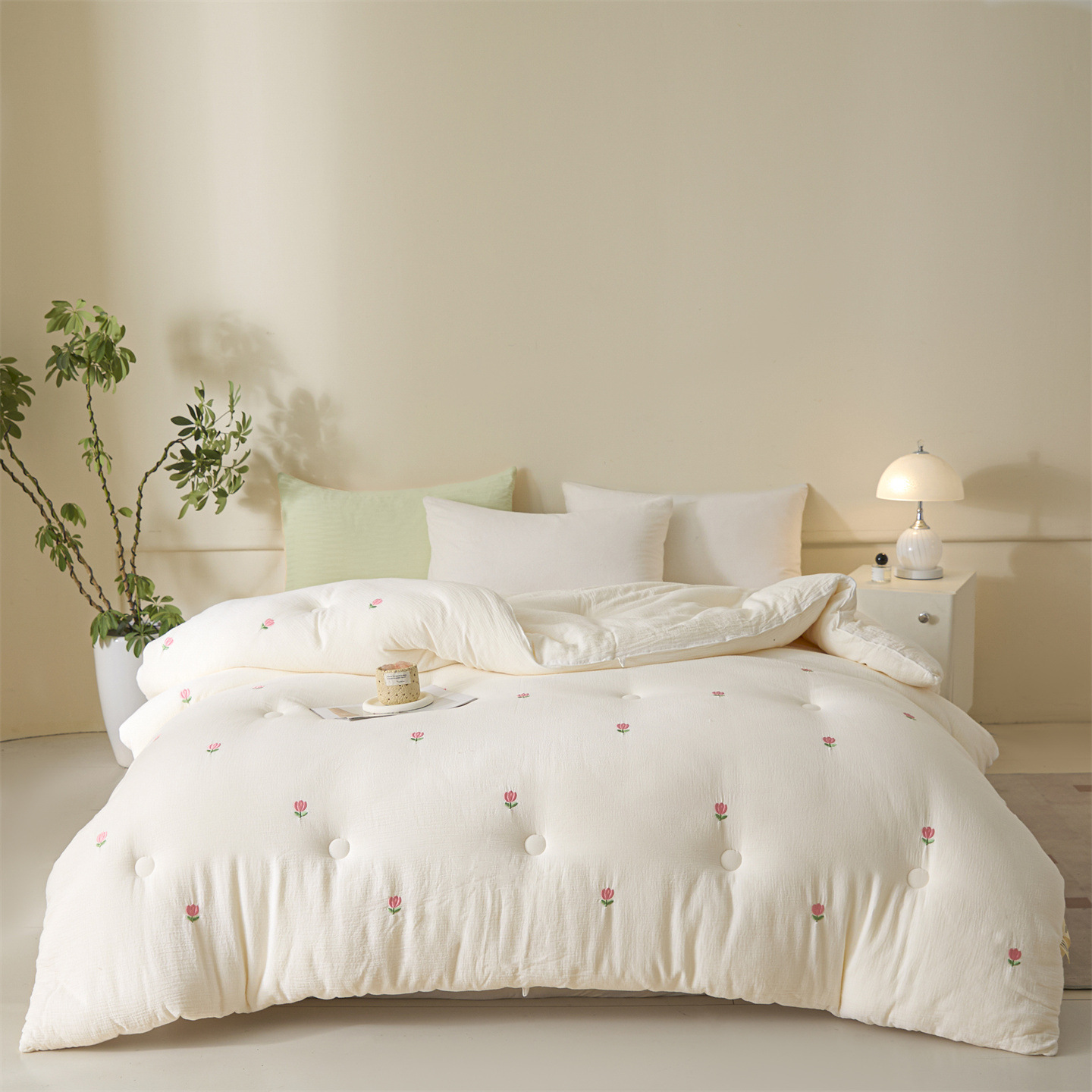 Cotton Soft Comforter Filled Cartoon Embroidery All Season Quilt Private Label Spring Autumn Quilt for Bedroom