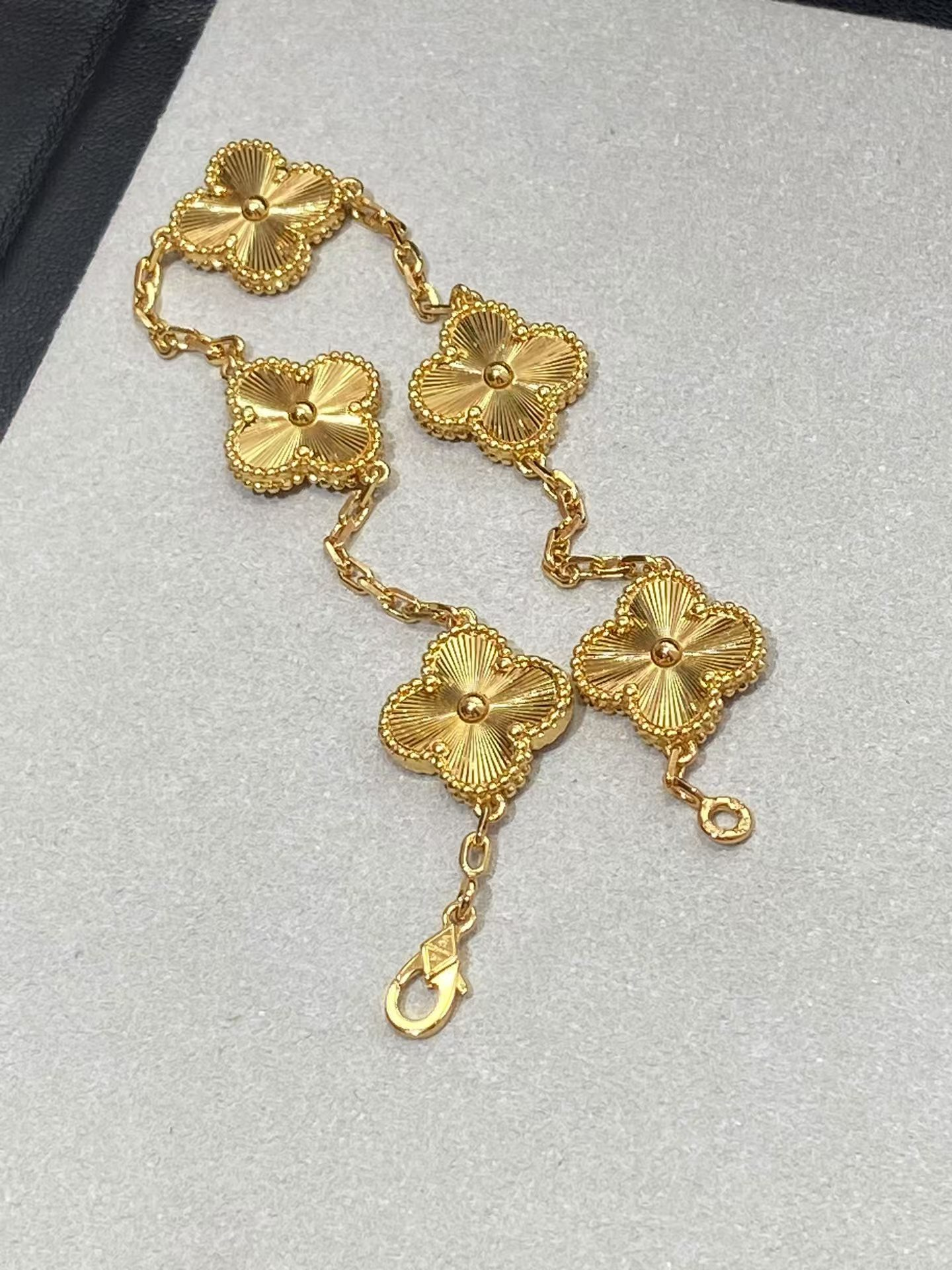 VCA Gold-tone Guilloche Vintage Alhambra Bracelet 5 Motifs - Original Replica Club