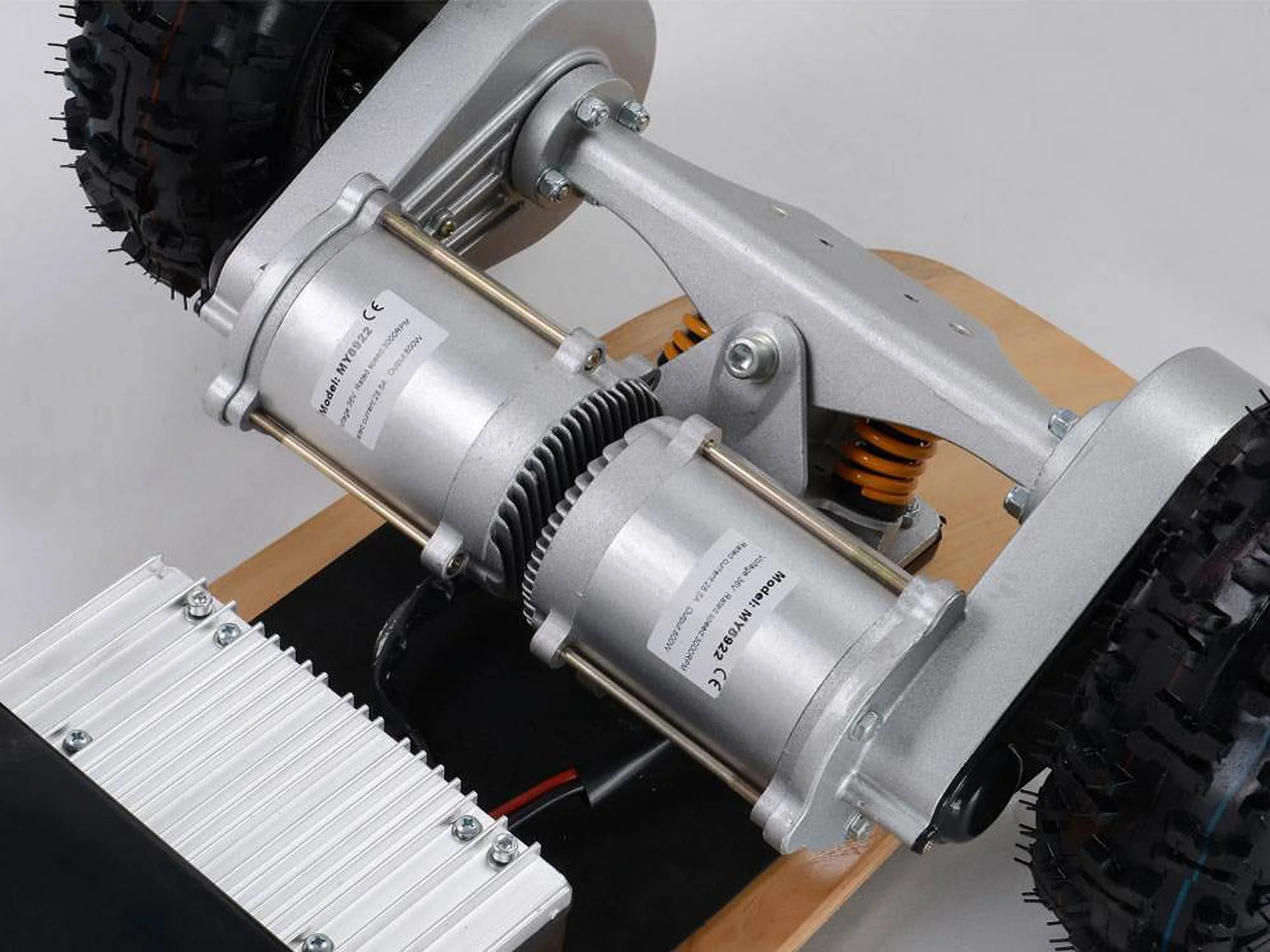 MotoTec 1600W Off Road Electric Skateboard Dual Motor - Image 3