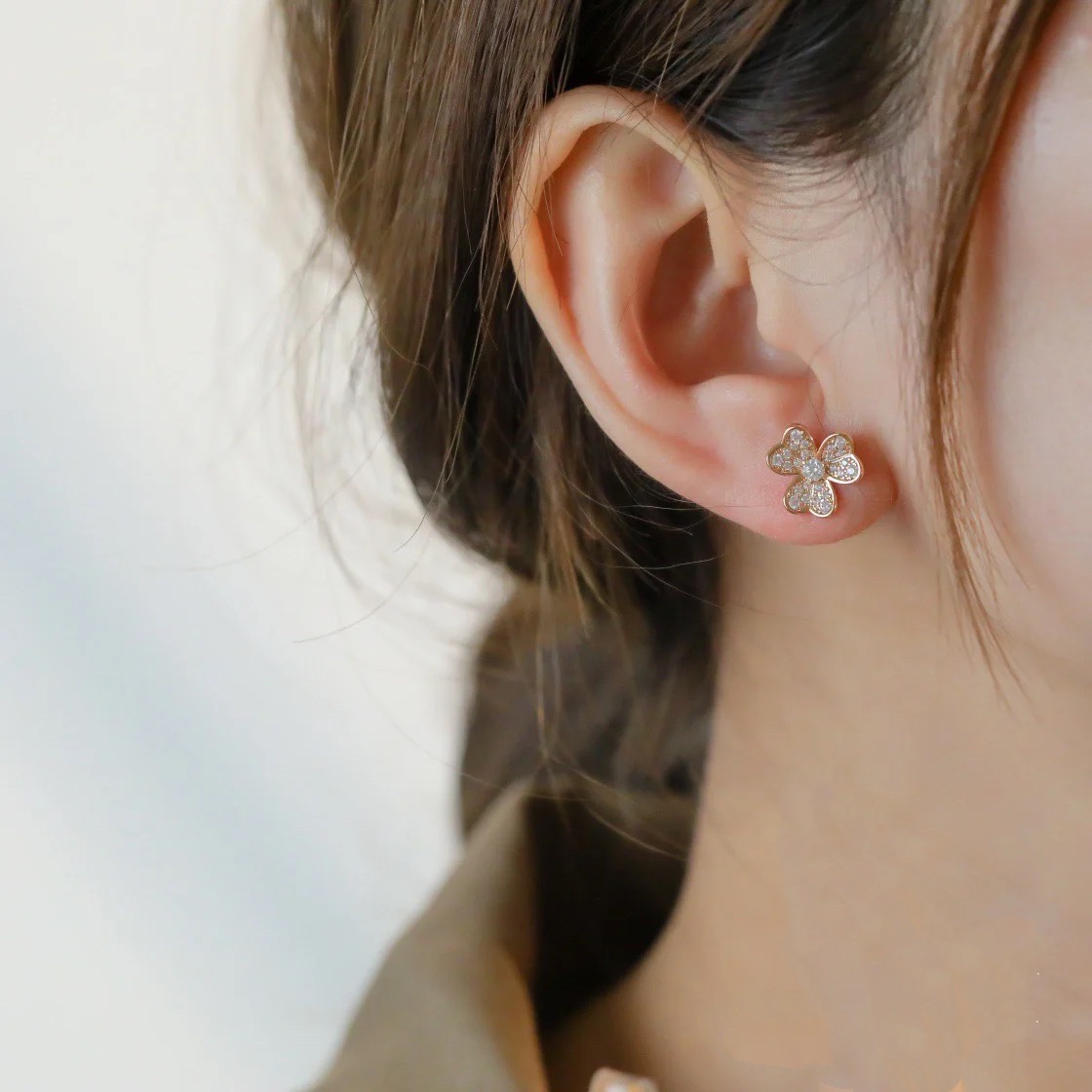 VCA Stud Frivole Earrings - Original Replica Club