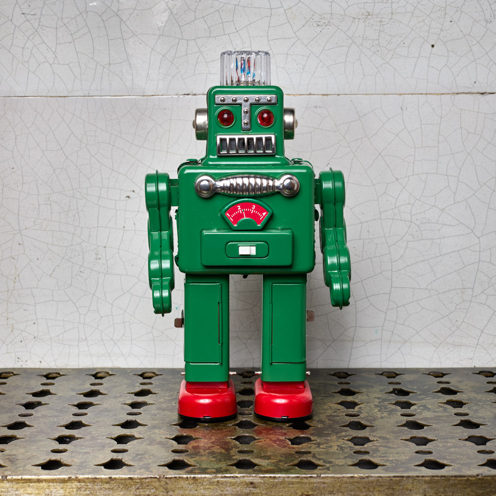 Robot Smoking Vert