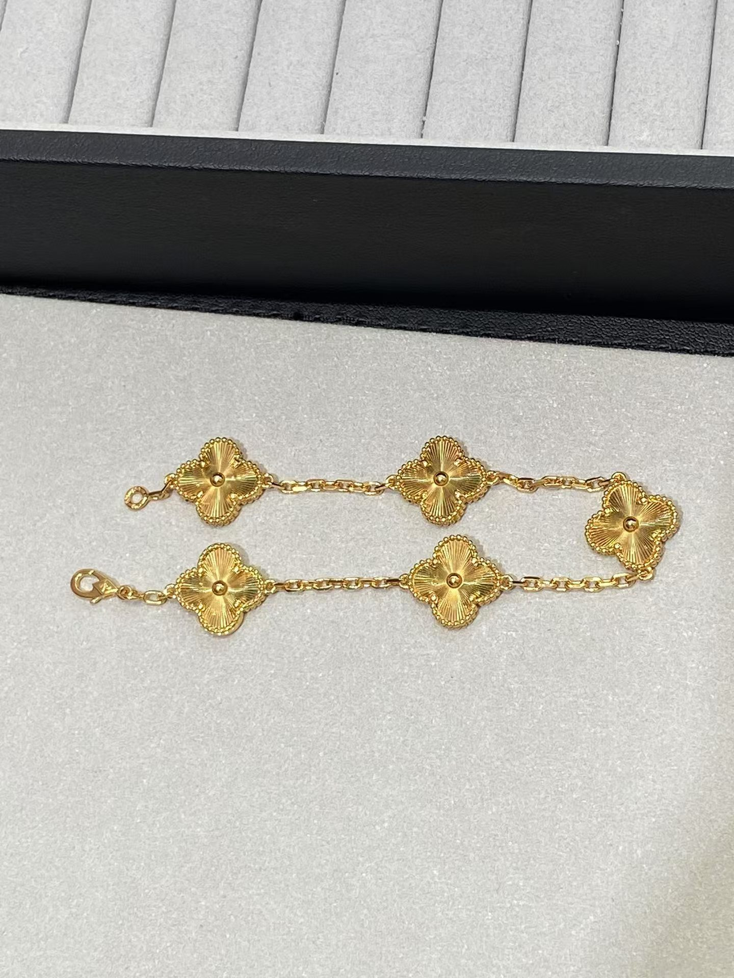 VCA Gold-tone Guilloche Vintage Alhambra Bracelet 5 Motifs - Original Replica Club