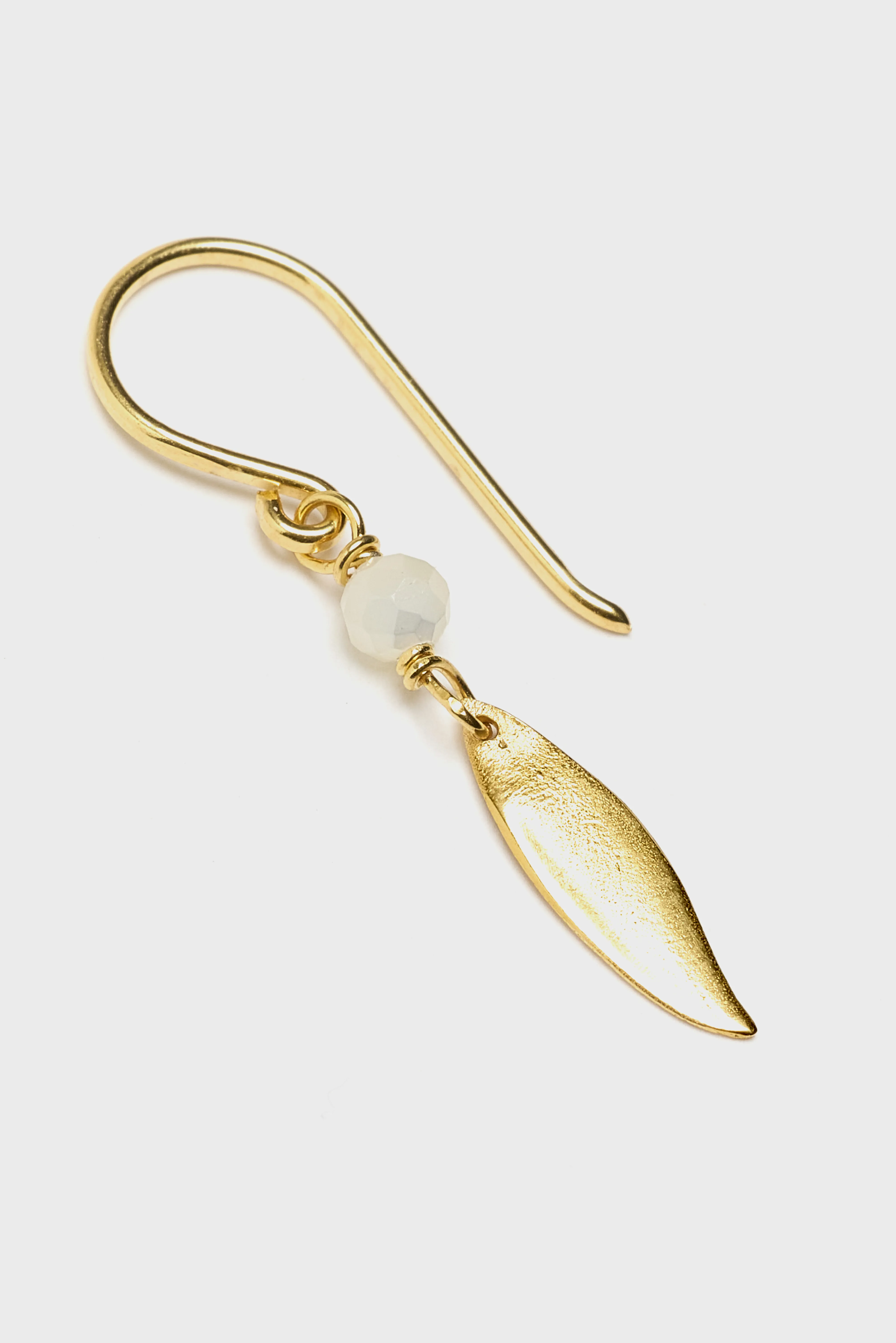 Bellerose Asymmetric Leaf Earrings  (261 / W / GOLD)
