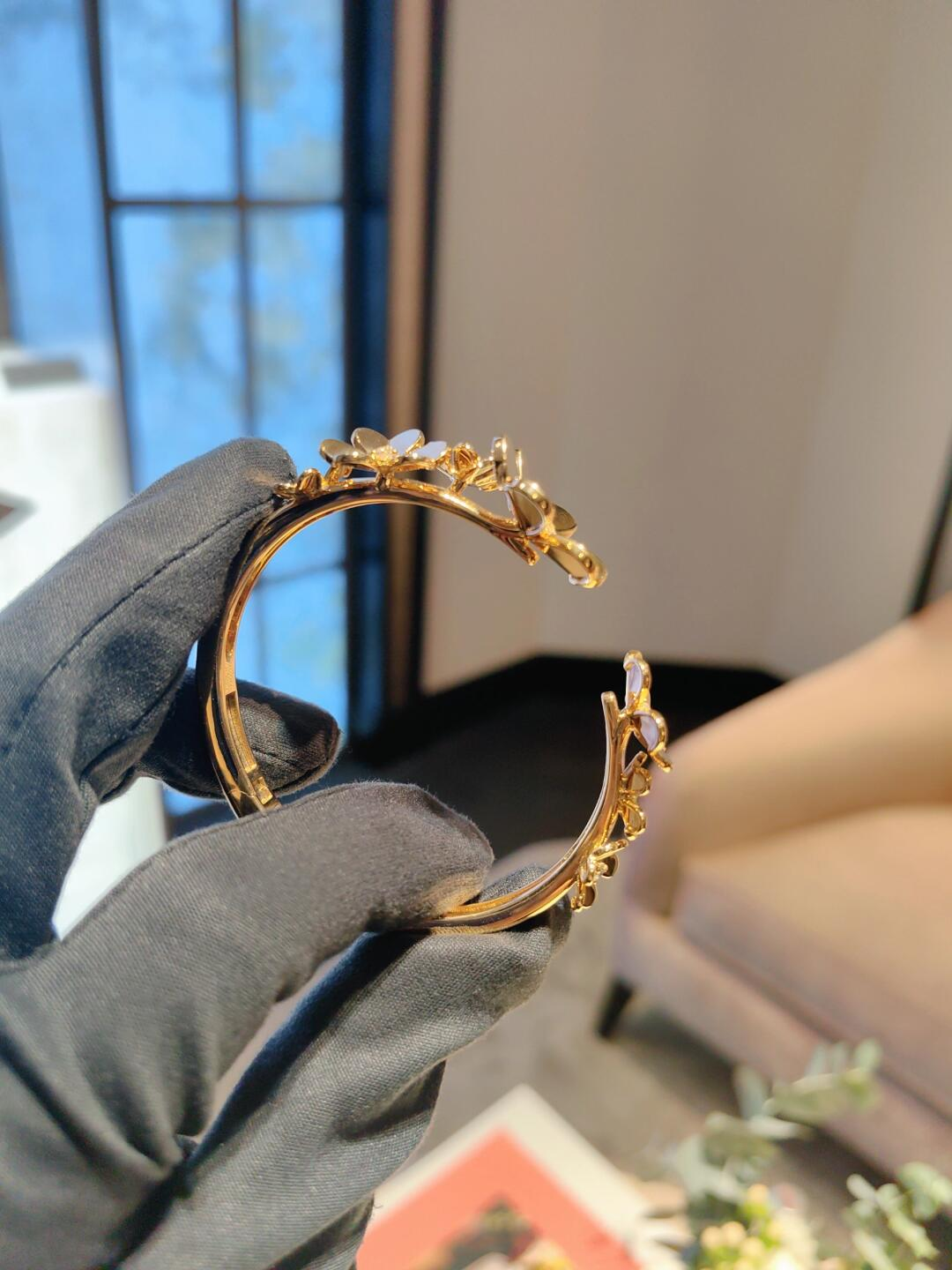 VCA Frivole 7 Flowers Bangle Bracelet - Original Replica Club