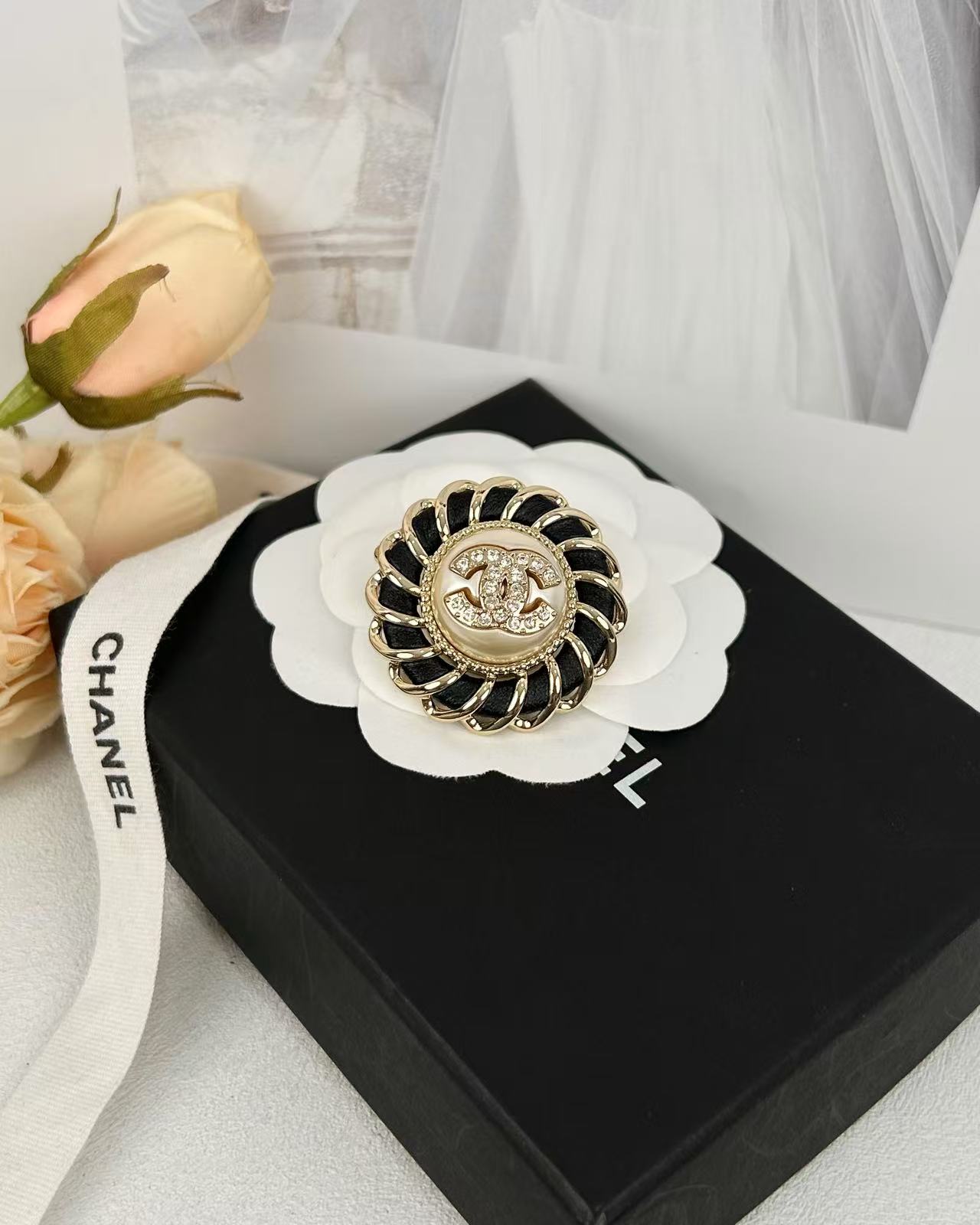 Chanel Twist Leather Wrap Wreath Round Brooch - Original Replica Club