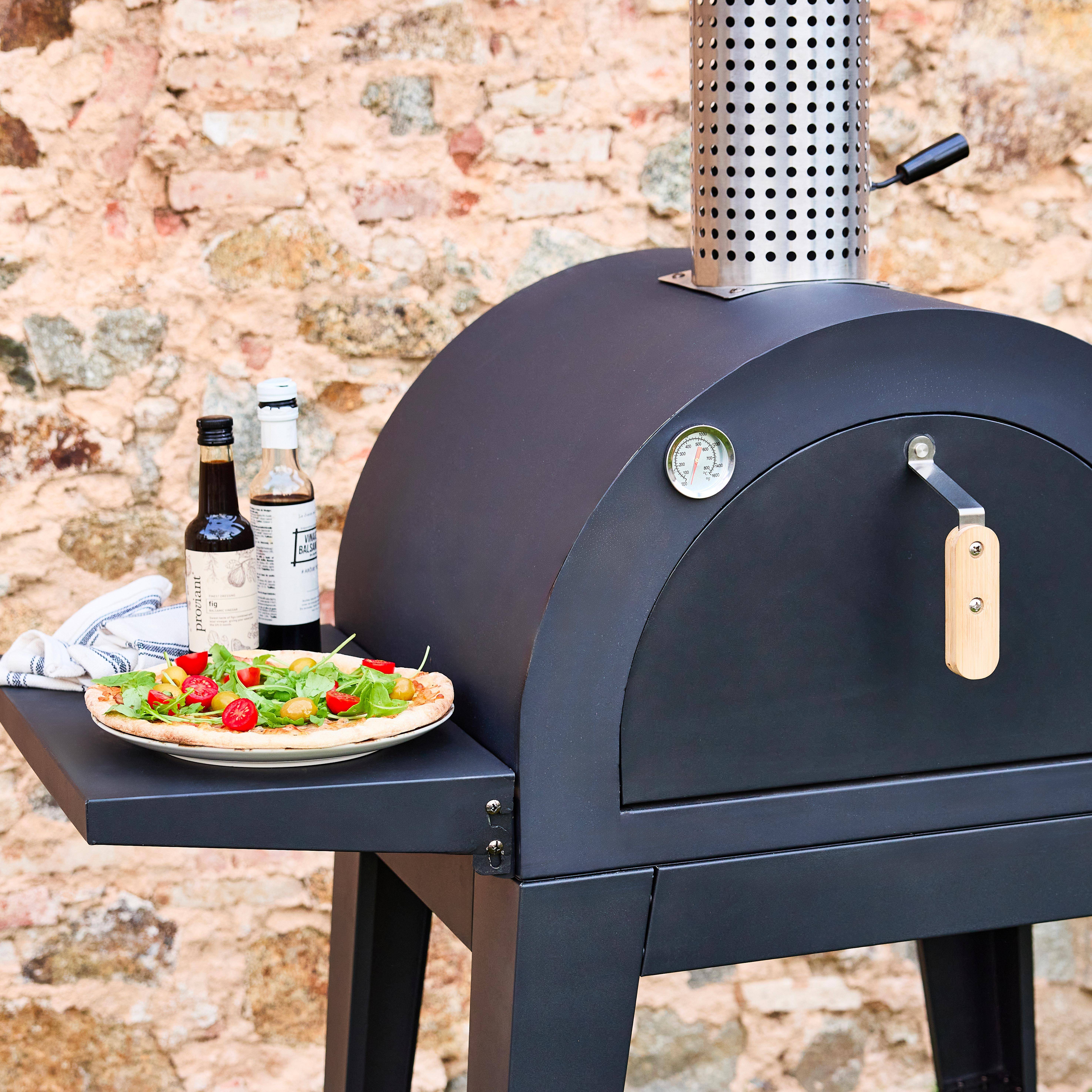 Giulia - Horno de pizza exterior con mesa