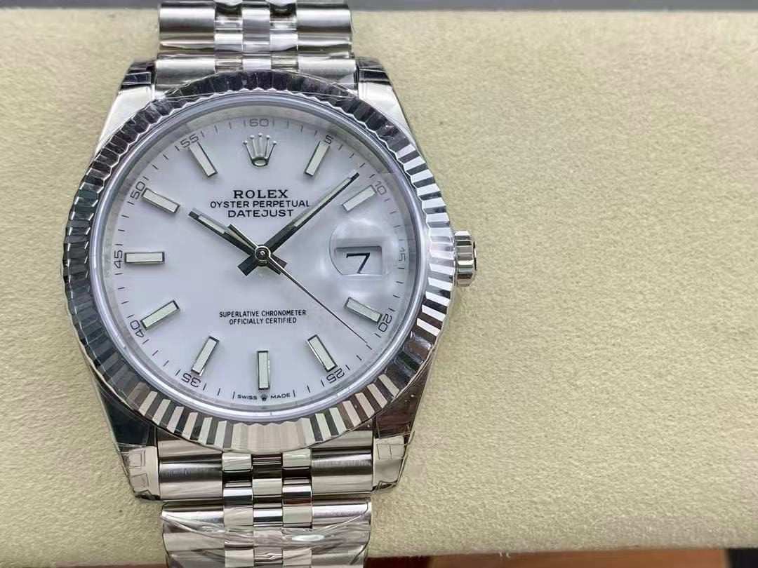 Replica Rolex Datejust 41 Steel White Dial Smooth Bezel Oyster Watch 126300