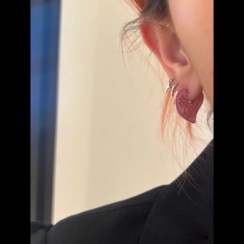 Vivienne Westwood Personality Pink Love Heart Earrings - Original Replica Club