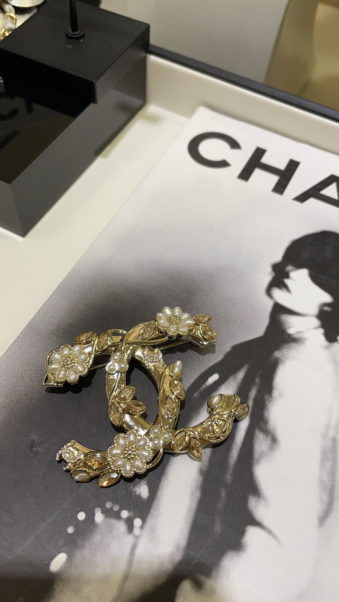 Chanel Weath Flower Vine CC Brooch - Original Replica Club