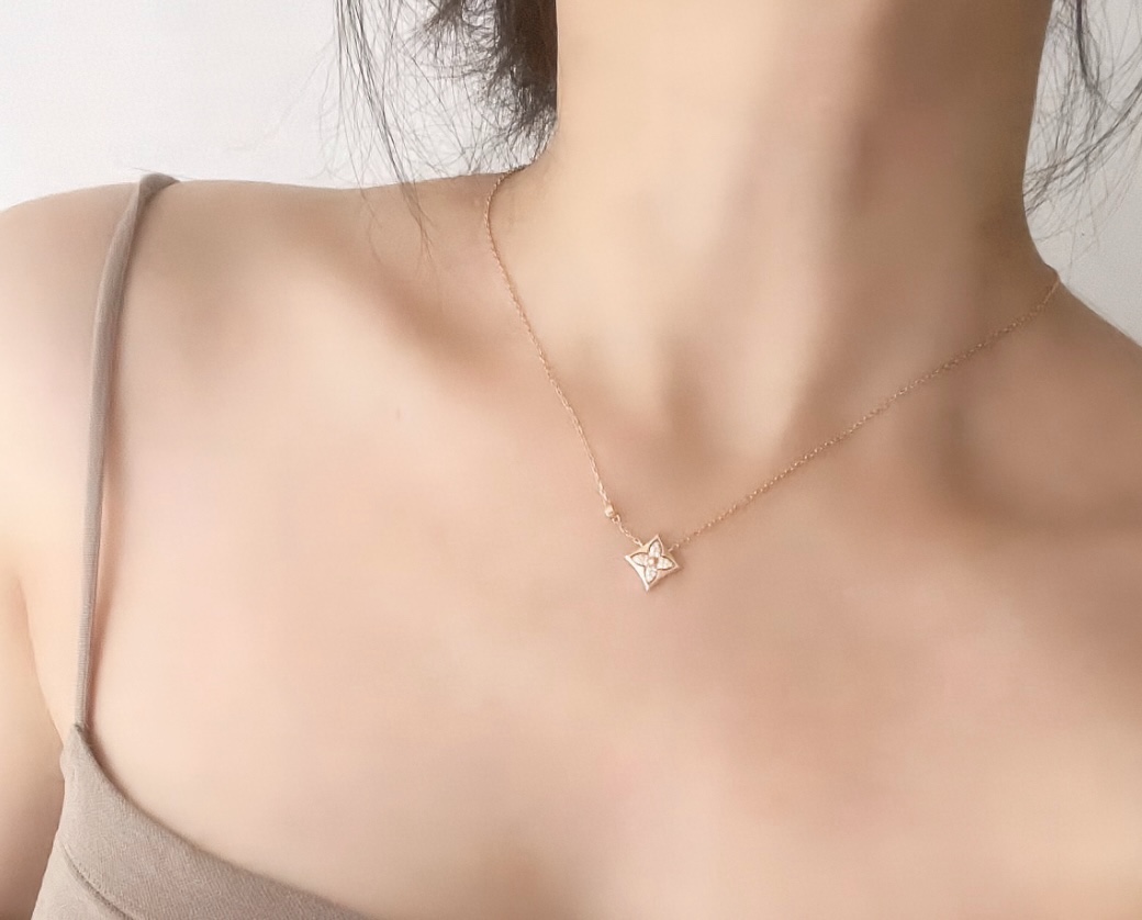 Louis Vuitton Dainty Diamond Sun Pendant Necklace in Rose Gold Color - Original Replica Club