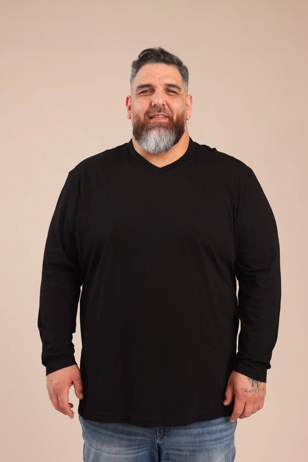 חולצת בייסיק צווארון PLUS SIZE | V