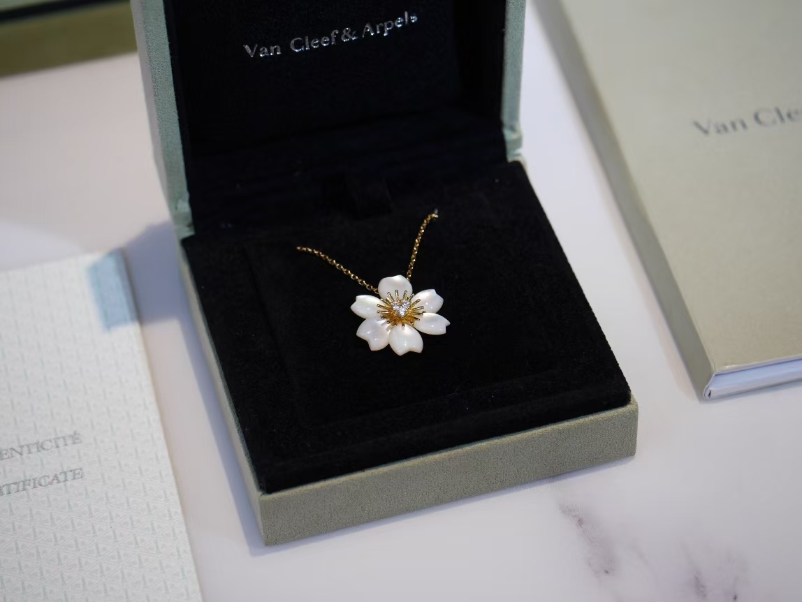 VCA Rose de Noël Pendant Necklace - Mini - Original Replica Club