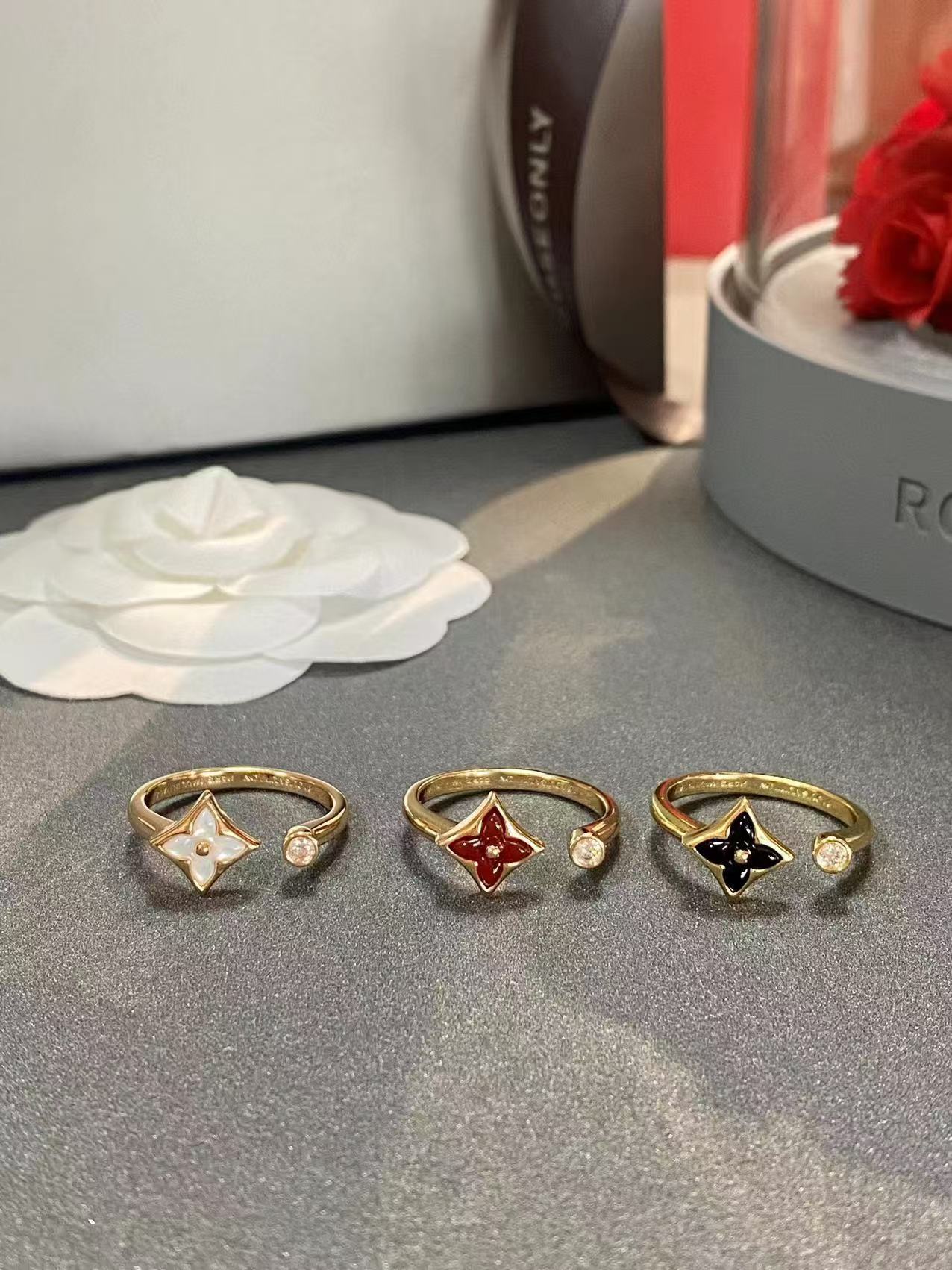 Louis Vuitton Color Blossom Mini Star Ring - Original Replica Club