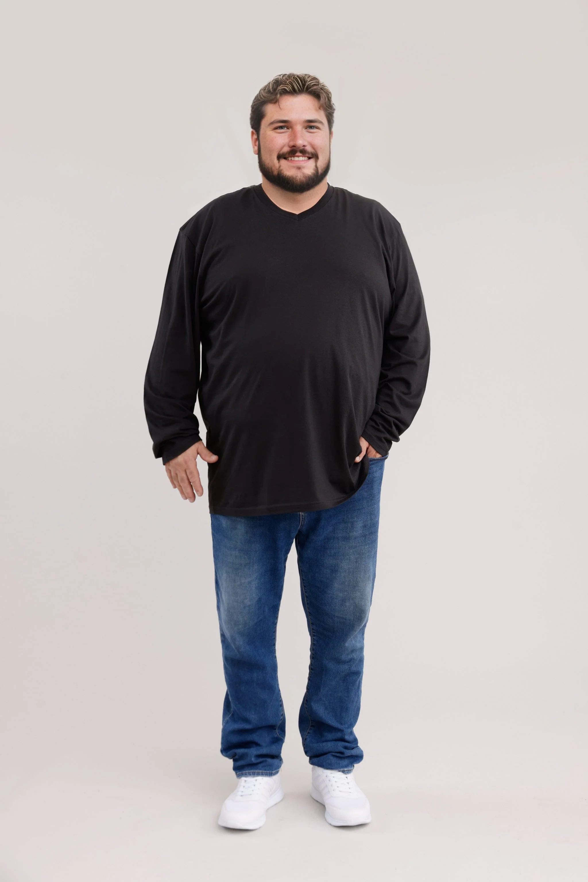 חולצת בייסיק צווארון PLUS SIZE | V