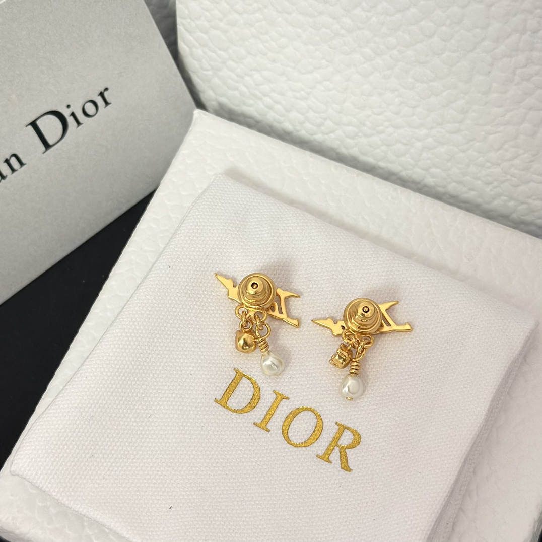 Jadior Stud Pearl Earrings - Original Replica Club
