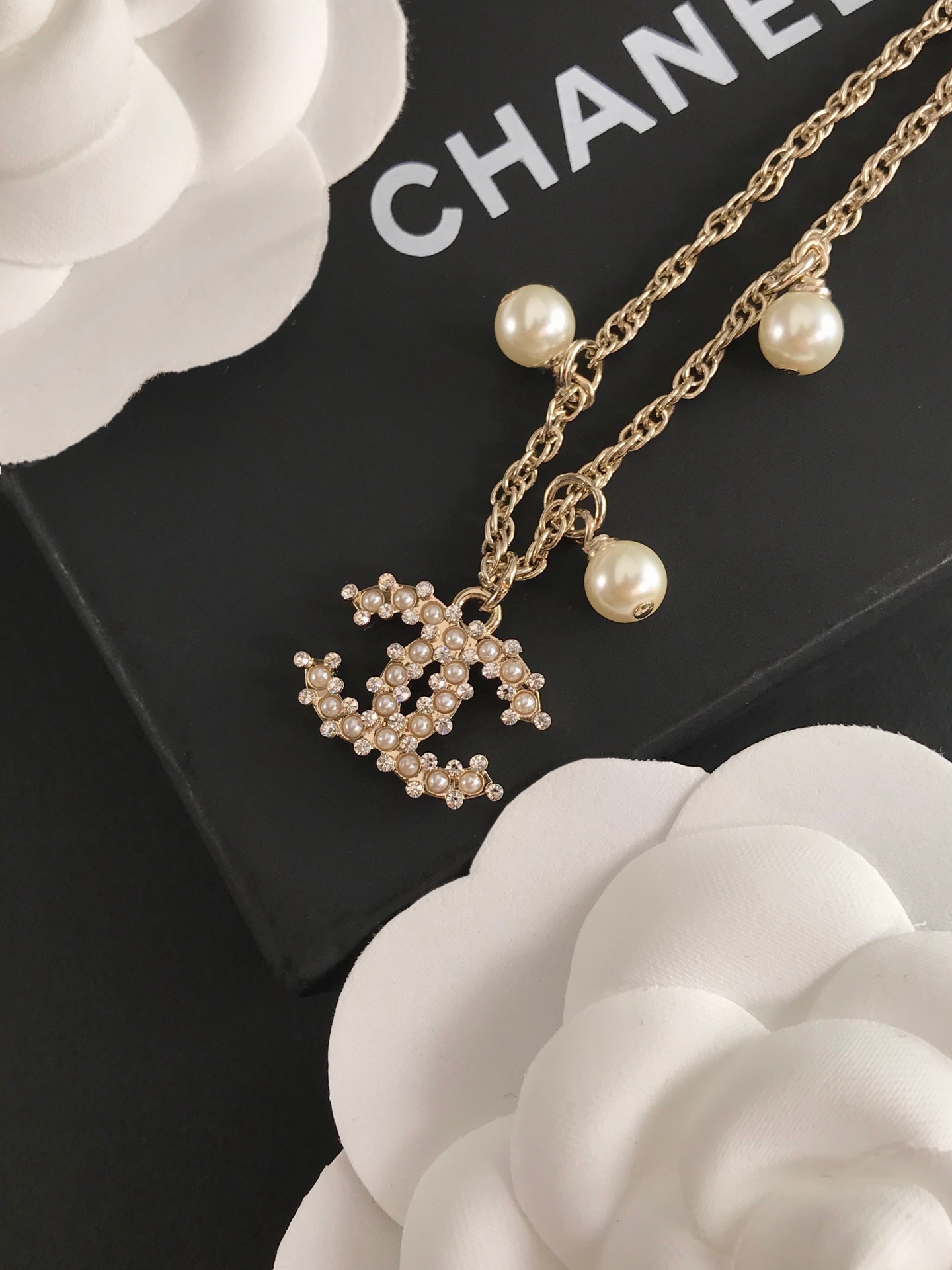 Chanel Pearls CC Charm Chain Bracelet - Original Replica Club