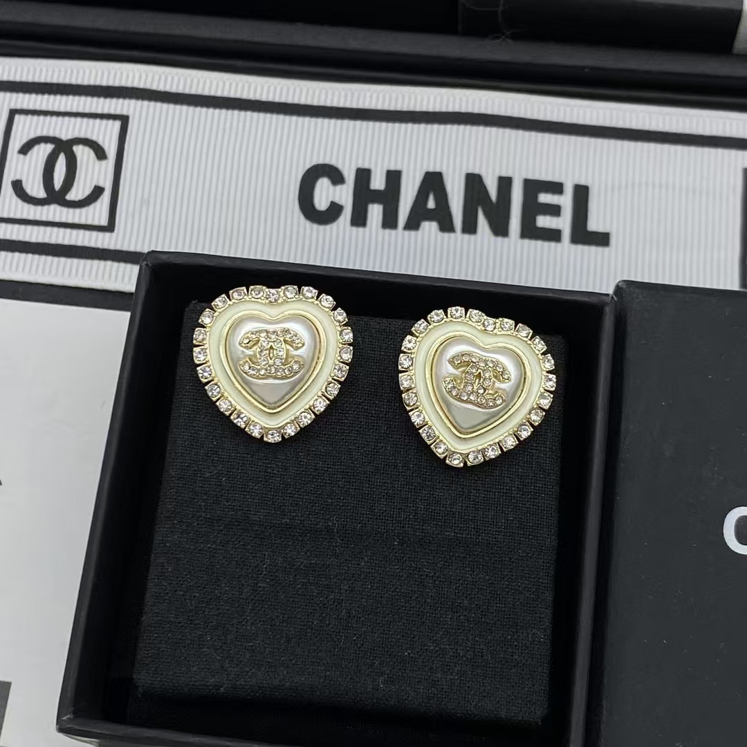 Chanel Strass Paved Heart Stud Earrings - Original Replica Club