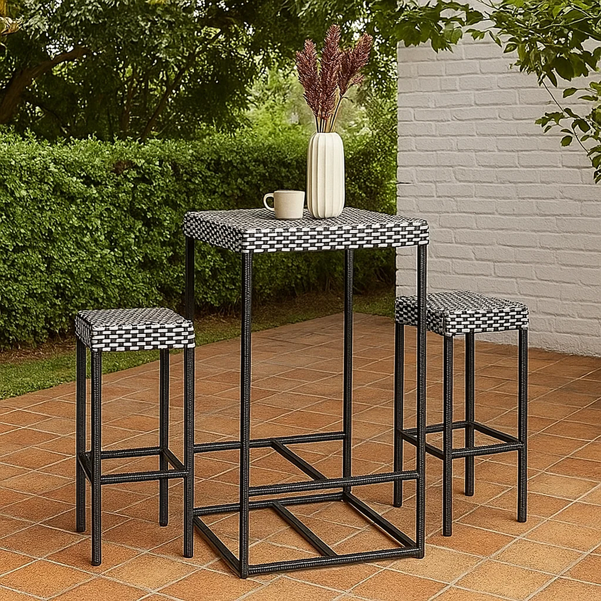 Conjunto de bar para jardín 3 pzas ratán sintético blanco y negro – mesa alta y 2 taburetes