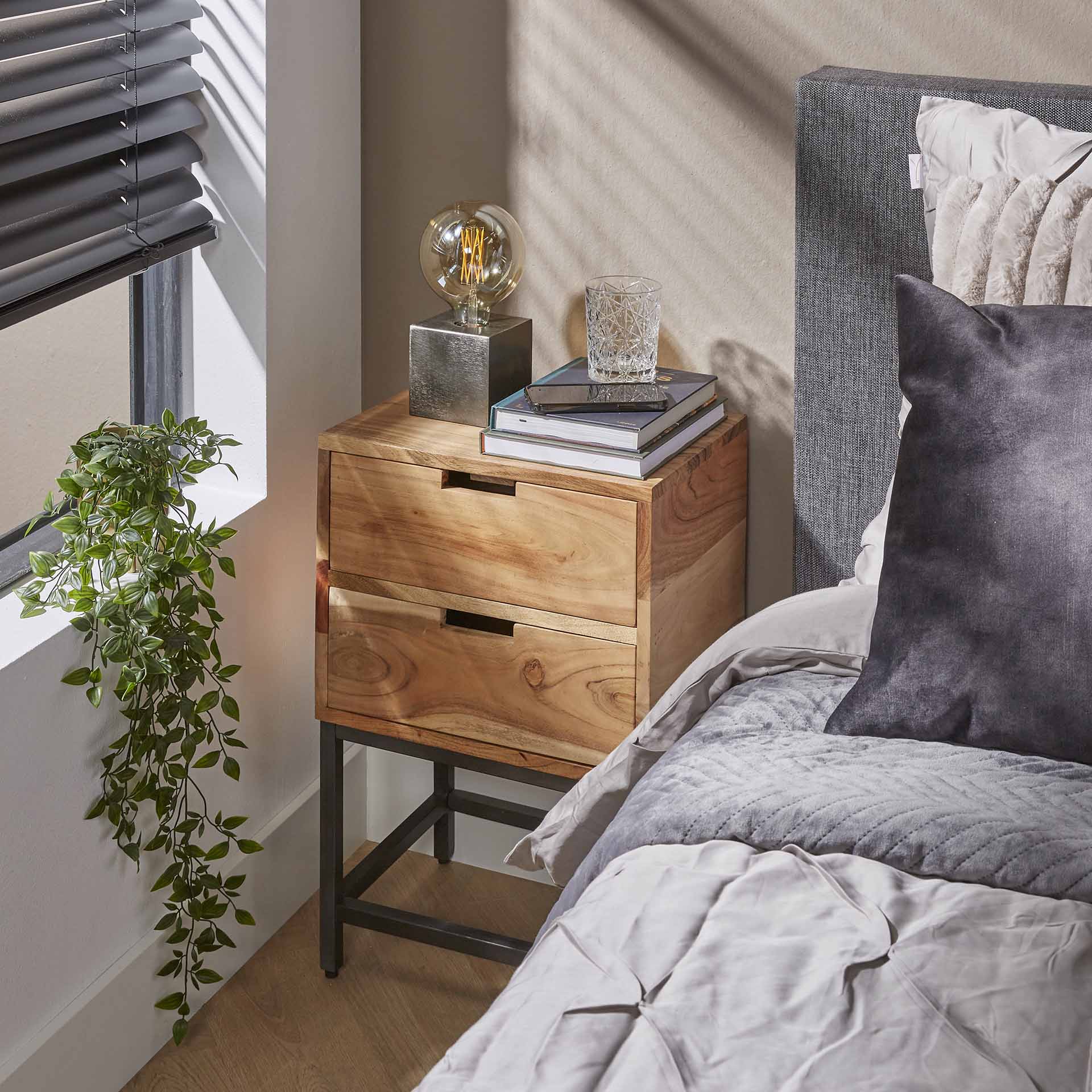 by fonQ Alec Nachtkastje - 2 lades - Acaciahout