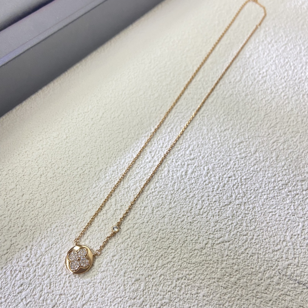 Louis Vuitton Diamond Round Sun Blossom Pendant Necklace in Yellow Gold - Original Replica Club