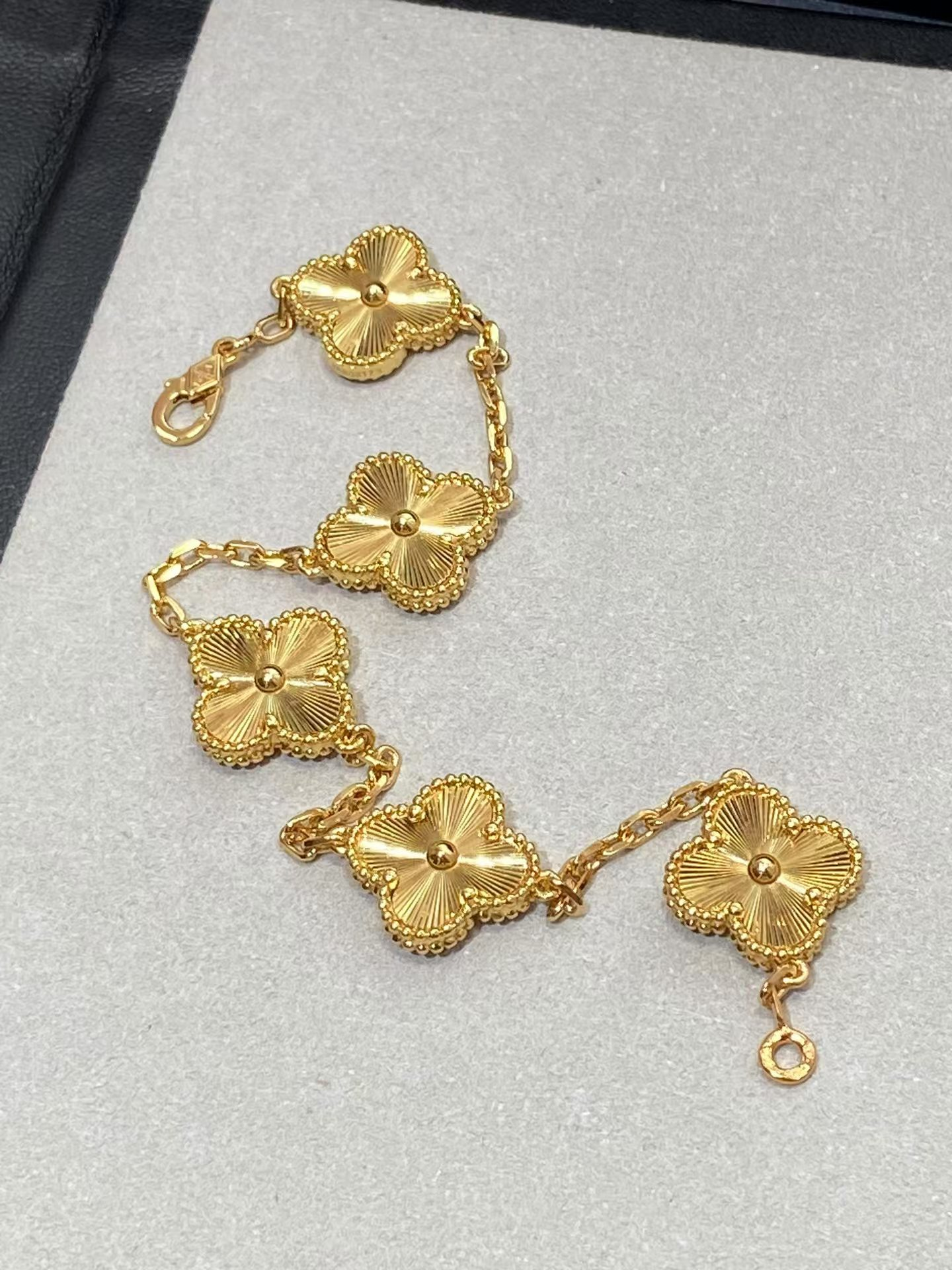 VCA Gold-tone Guilloche Vintage Alhambra Bracelet 5 Motifs - Original Replica Club