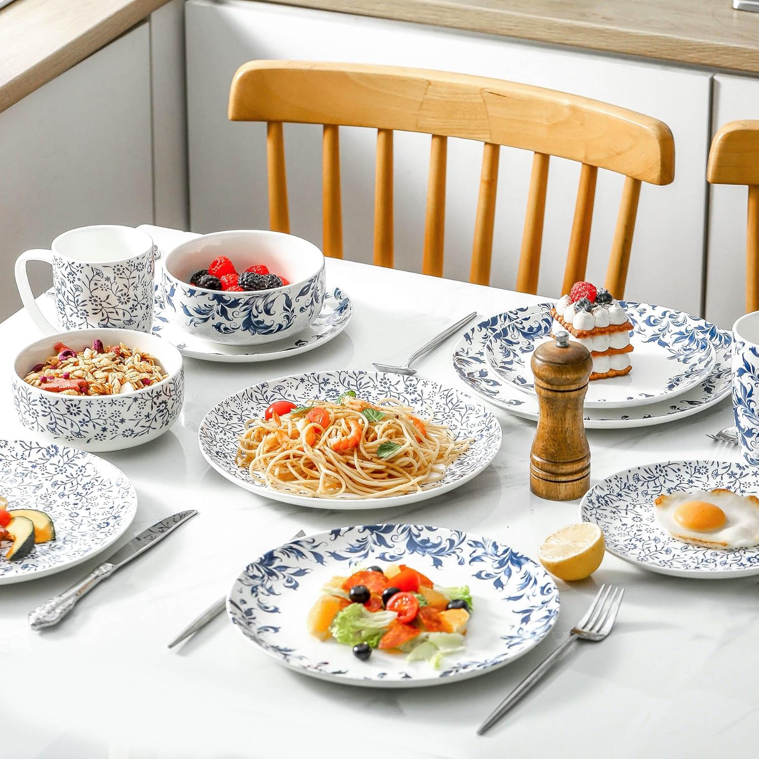 Large Soup Bowls Set of 4, Ceramic Serving Bowl Japanese, Cereal Bowls for Breakfast, Blue and White bowl for Raman Oatmeal Salad Rice Pho, Microwave & Dishwasher Safe