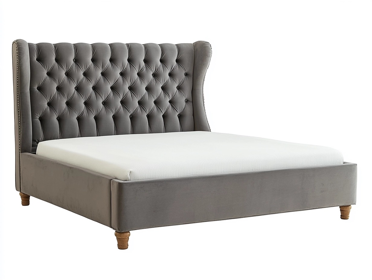 Cama doble tapizada en terciopelo gris con cabecero capitoné alto