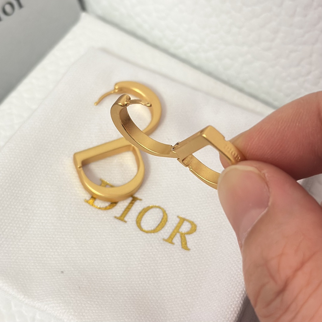 Dior Minimalistic CD Stud Earrings - Original Replica Club