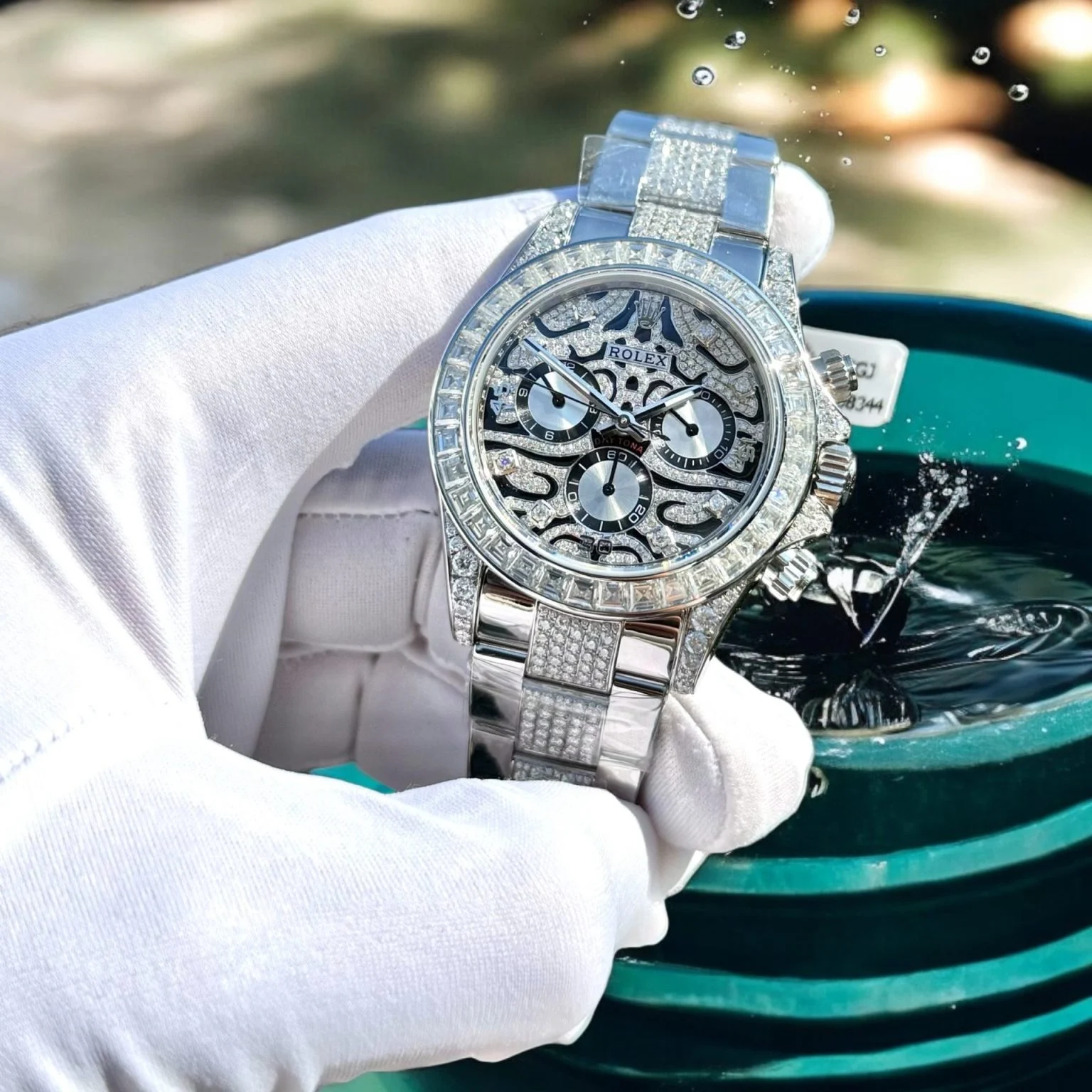 Replica Rolex Cosmograph Daytona Eye of the Tiger Moissanite Diamond 40mm
