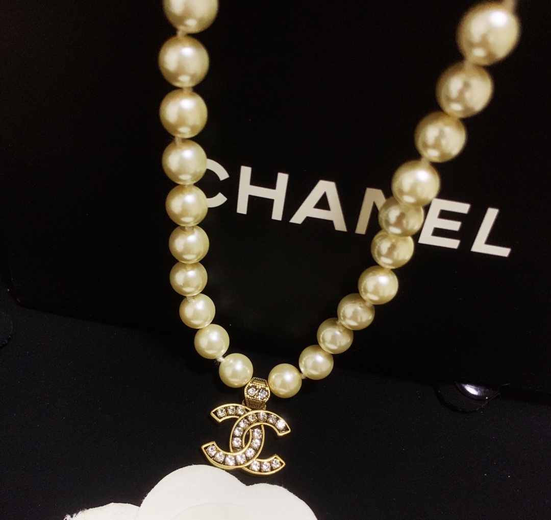 Chanel Vintage Pearl Choker with CC Pendant Necklace - Original Replica Club