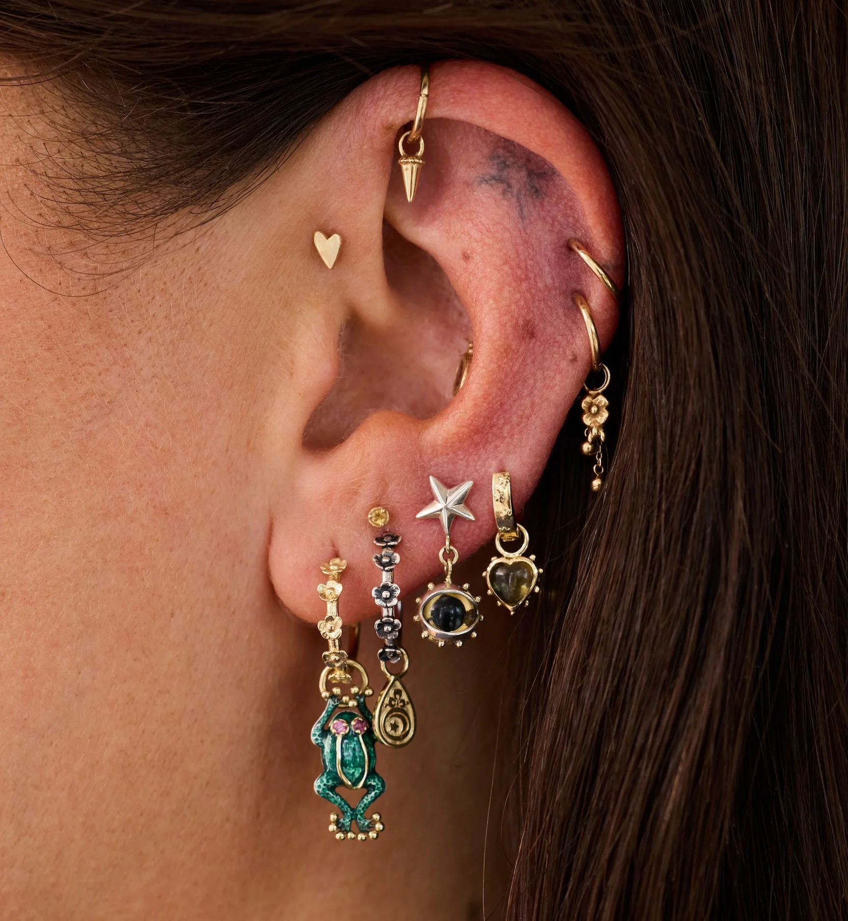 Single Meadow Hoop Earring 9K