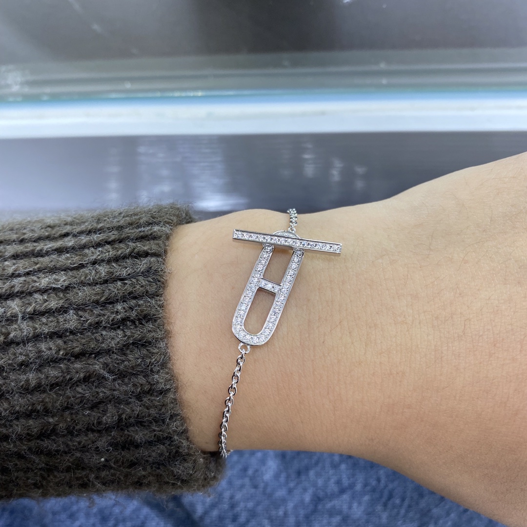 Hermes Diamond Paved Pig Nose Bracelet - Original Replica Club
