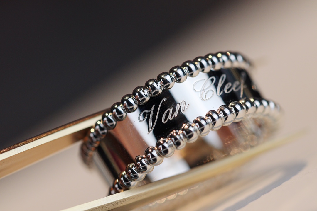 VCA Perlee Signature Ring - Original Replica Club