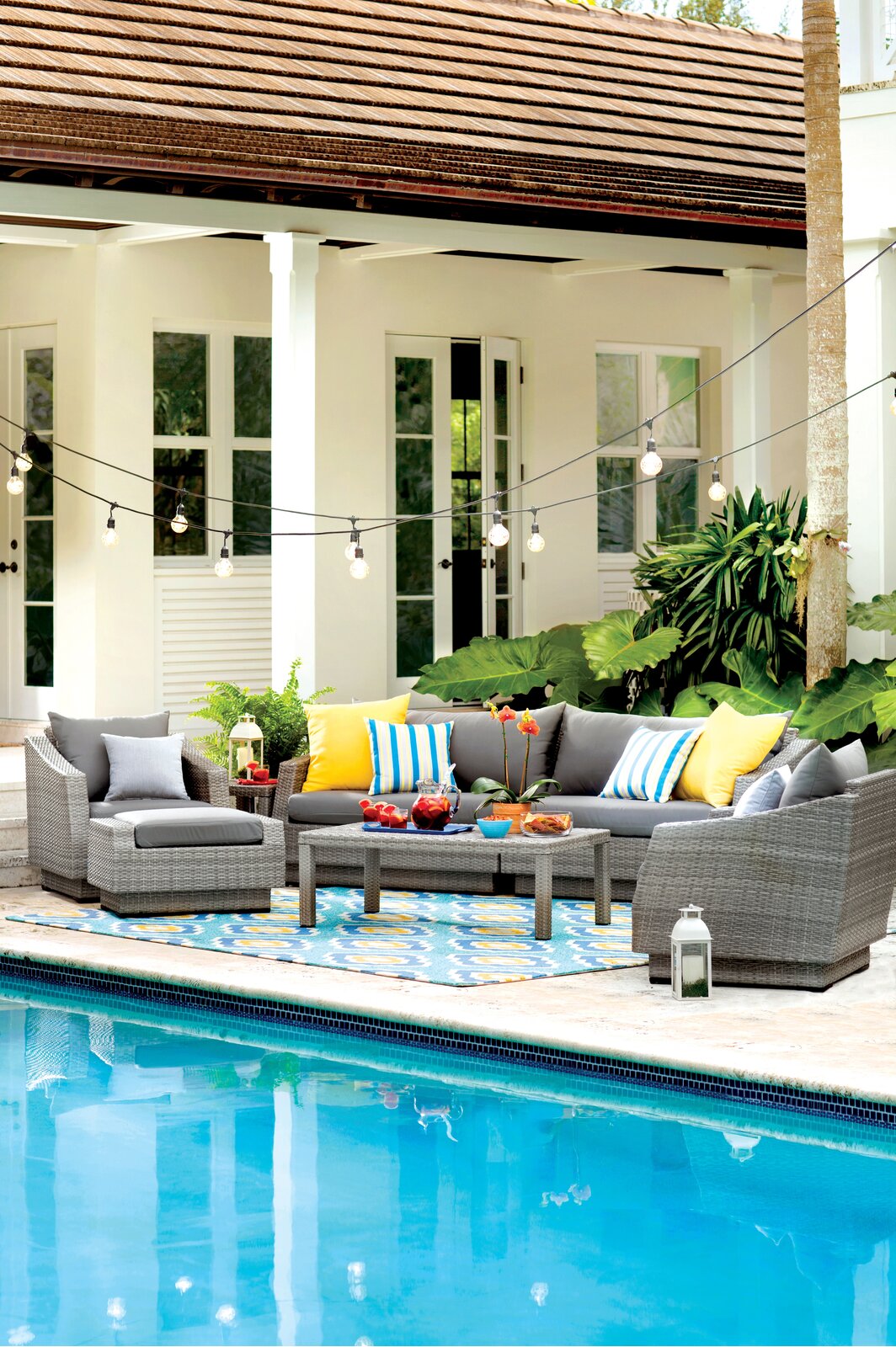 Rittenhouse 7 - Person Seating Group with Cushions