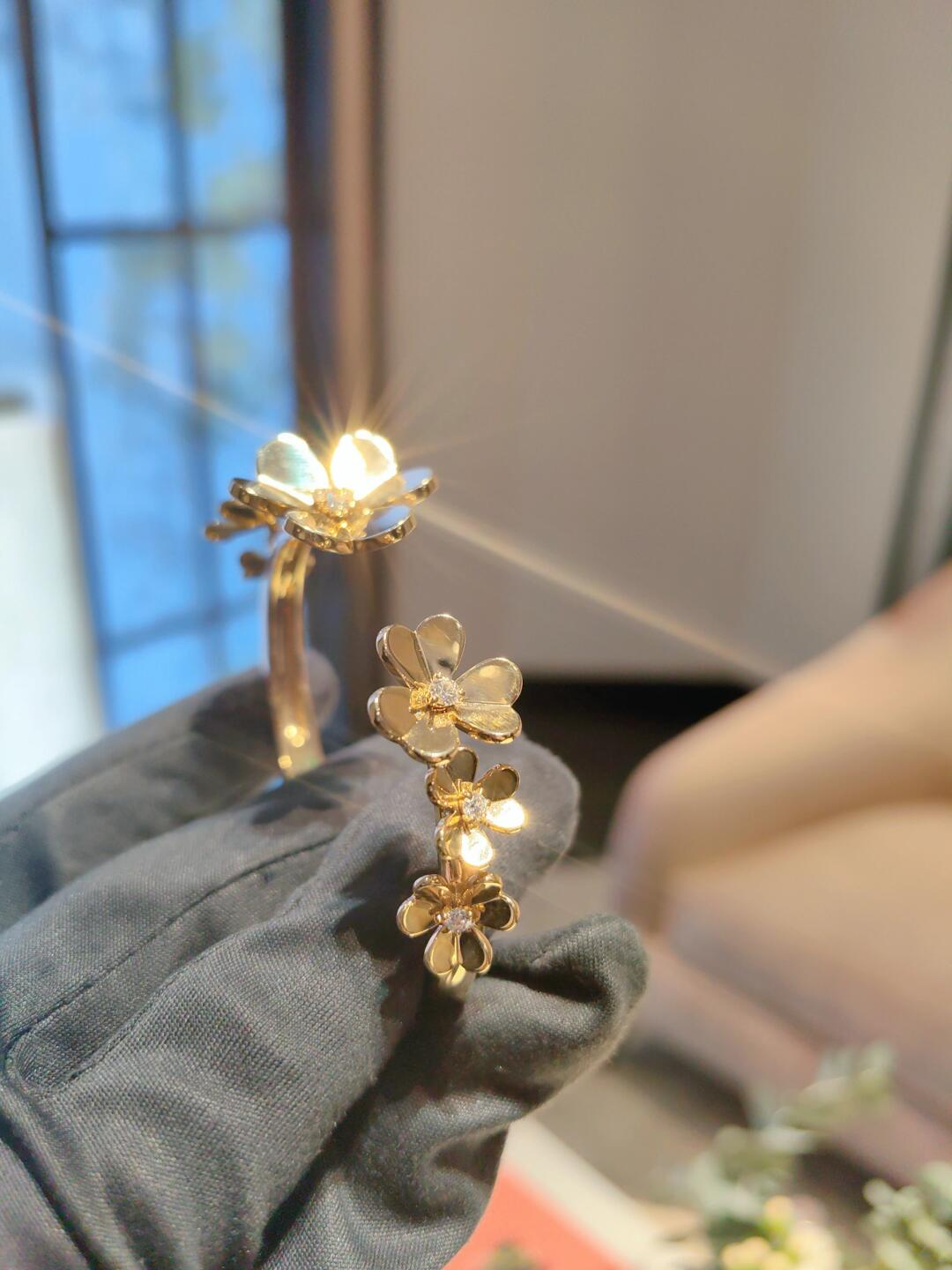 VCA Frivole 7 Flowers Bangle Bracelet - Original Replica Club