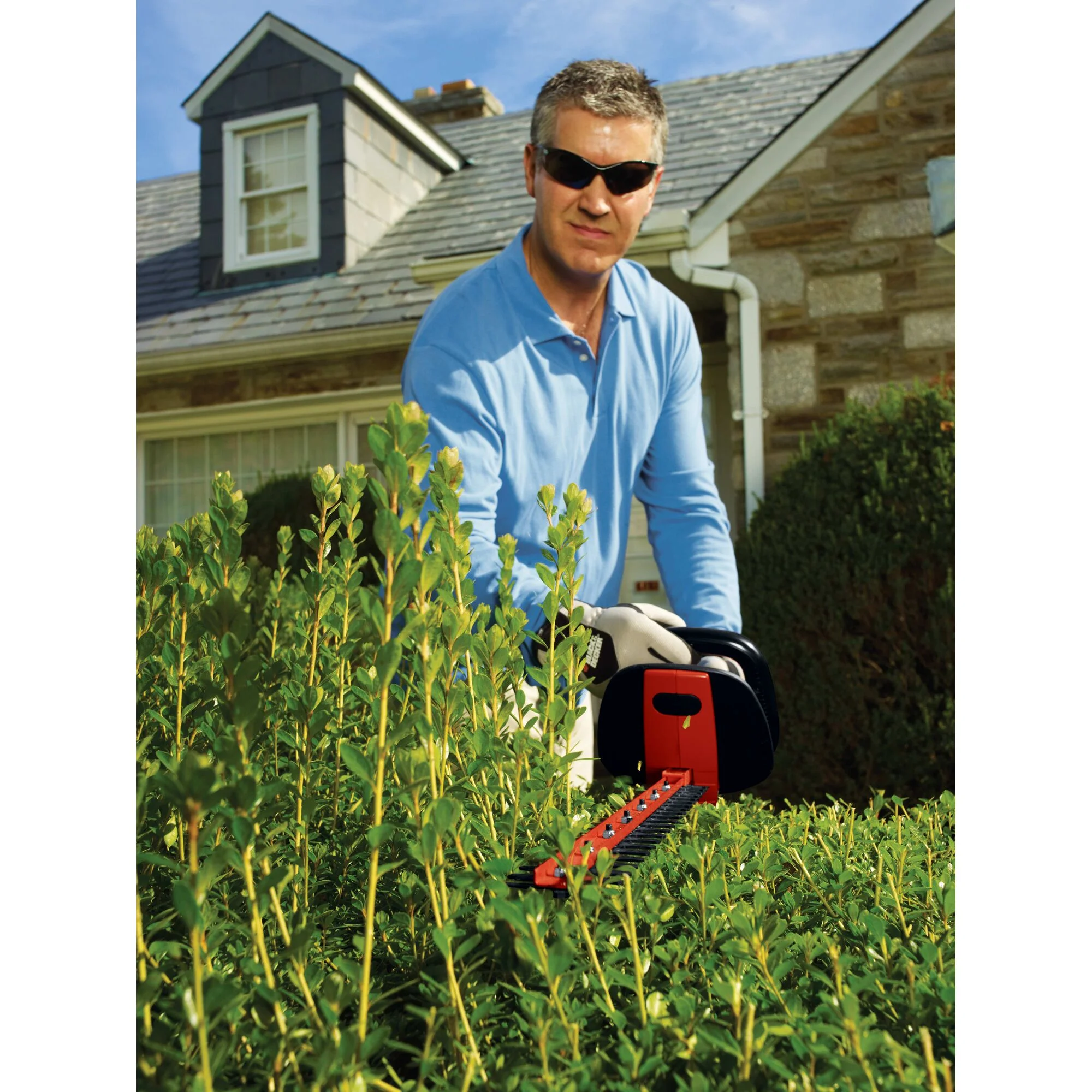 BLACK+DECKER HH2455 3.3 Amp HedgeHog 24" Hedge Trimmer with Rotating Handle - Image 10