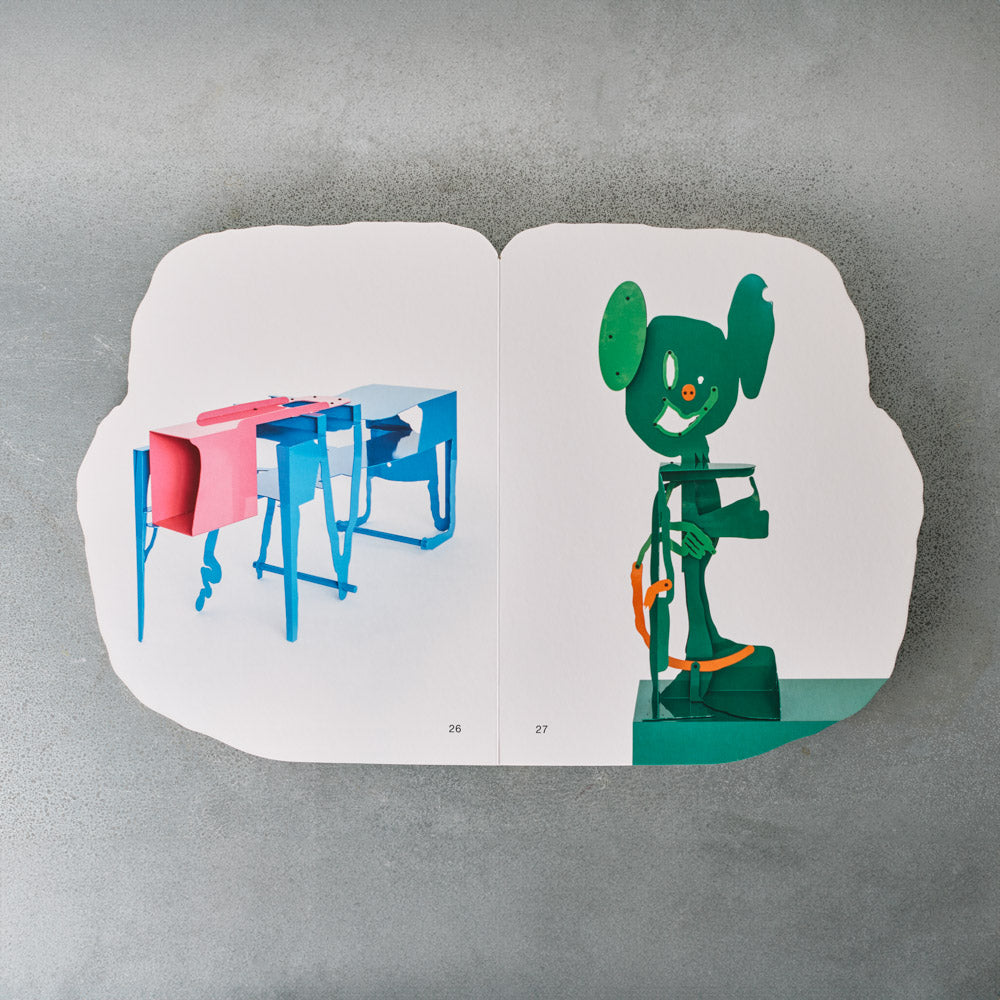 Livre - A Thing on a Table in a House