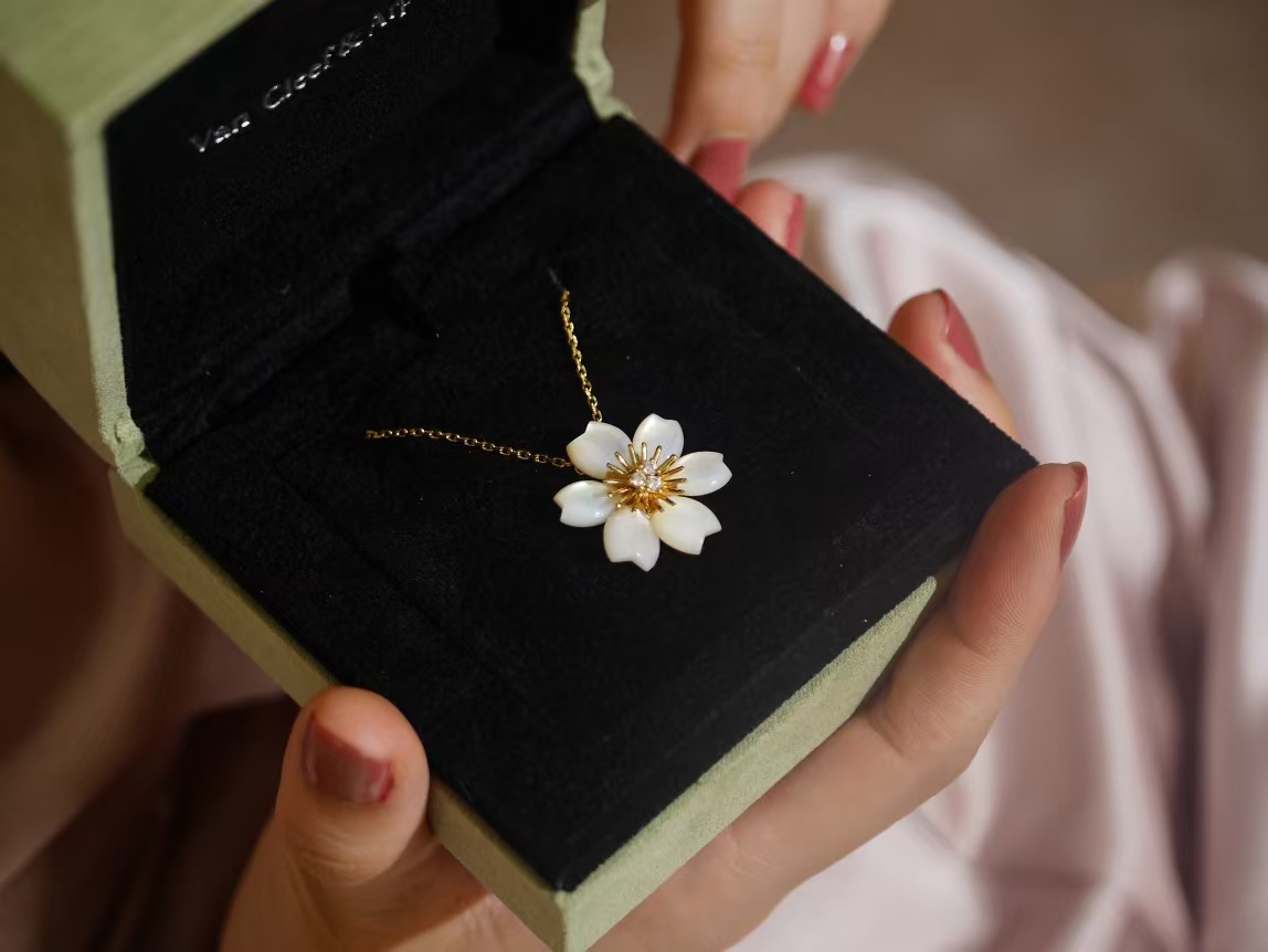 VCA Rose de Noël Pendant Necklace - Mini - Original Replica Club