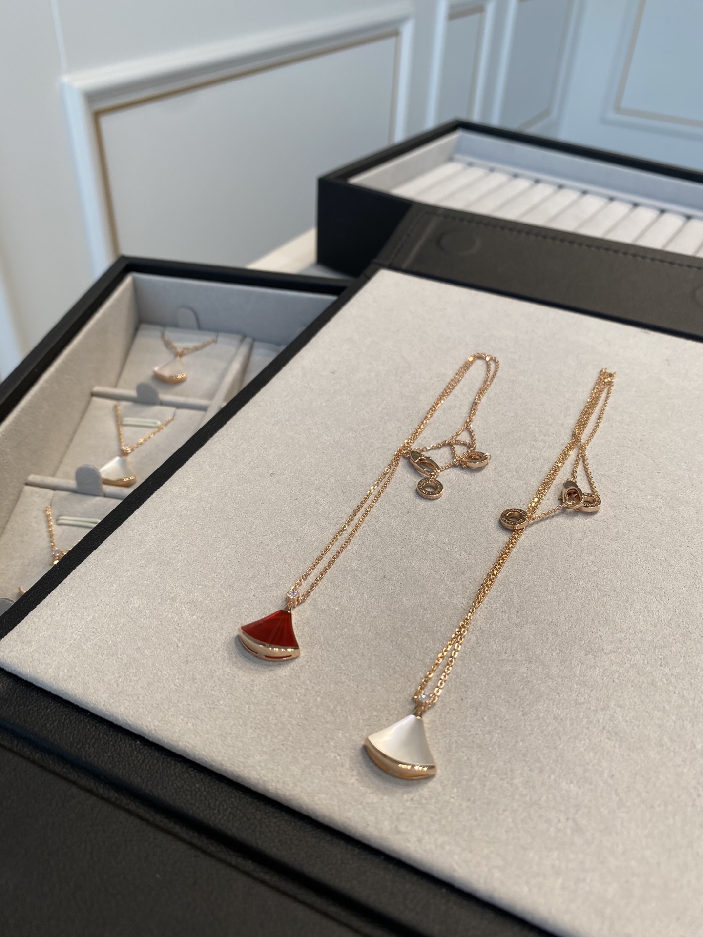 Bvlgari Divas' Dream Rose Gold Necklace - Original Replica Club