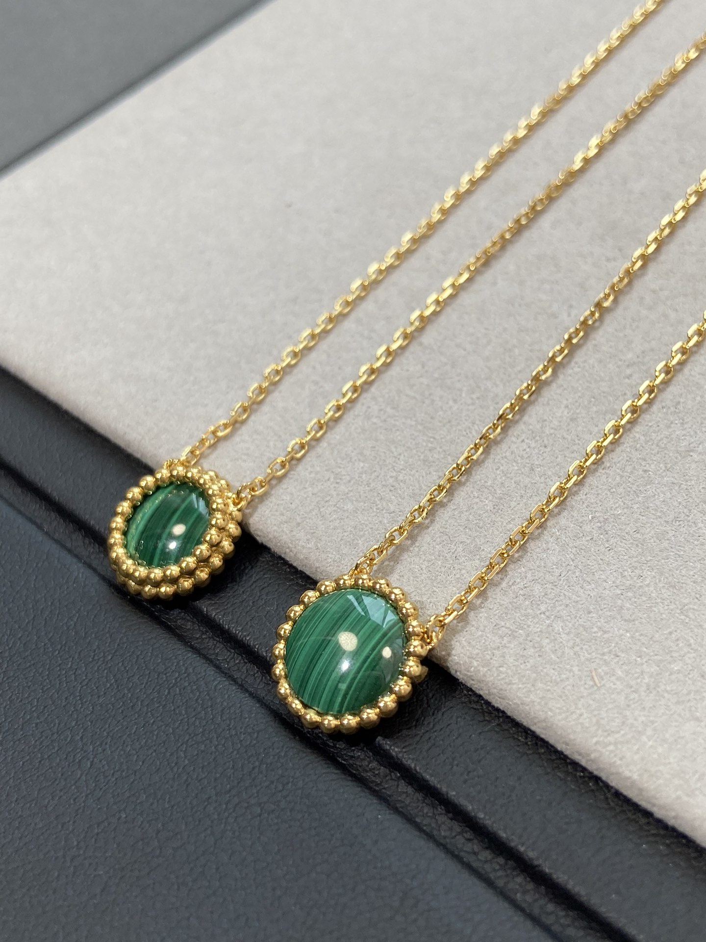 VCA Green Malachite Perlee Couleurs Pendant Necklace - Original Replica Club