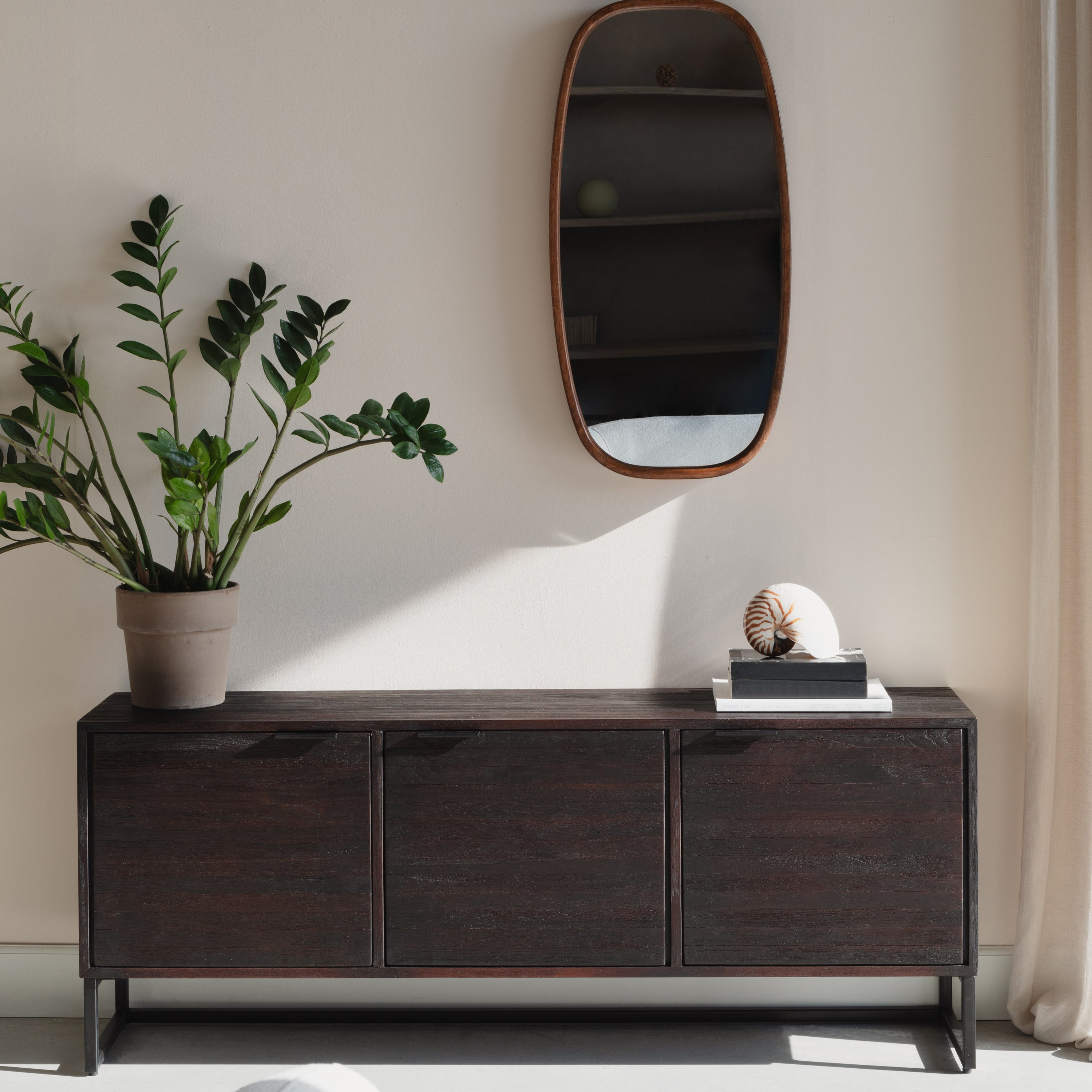 by fonQ Checkers Dressoir Laag - Teakhout