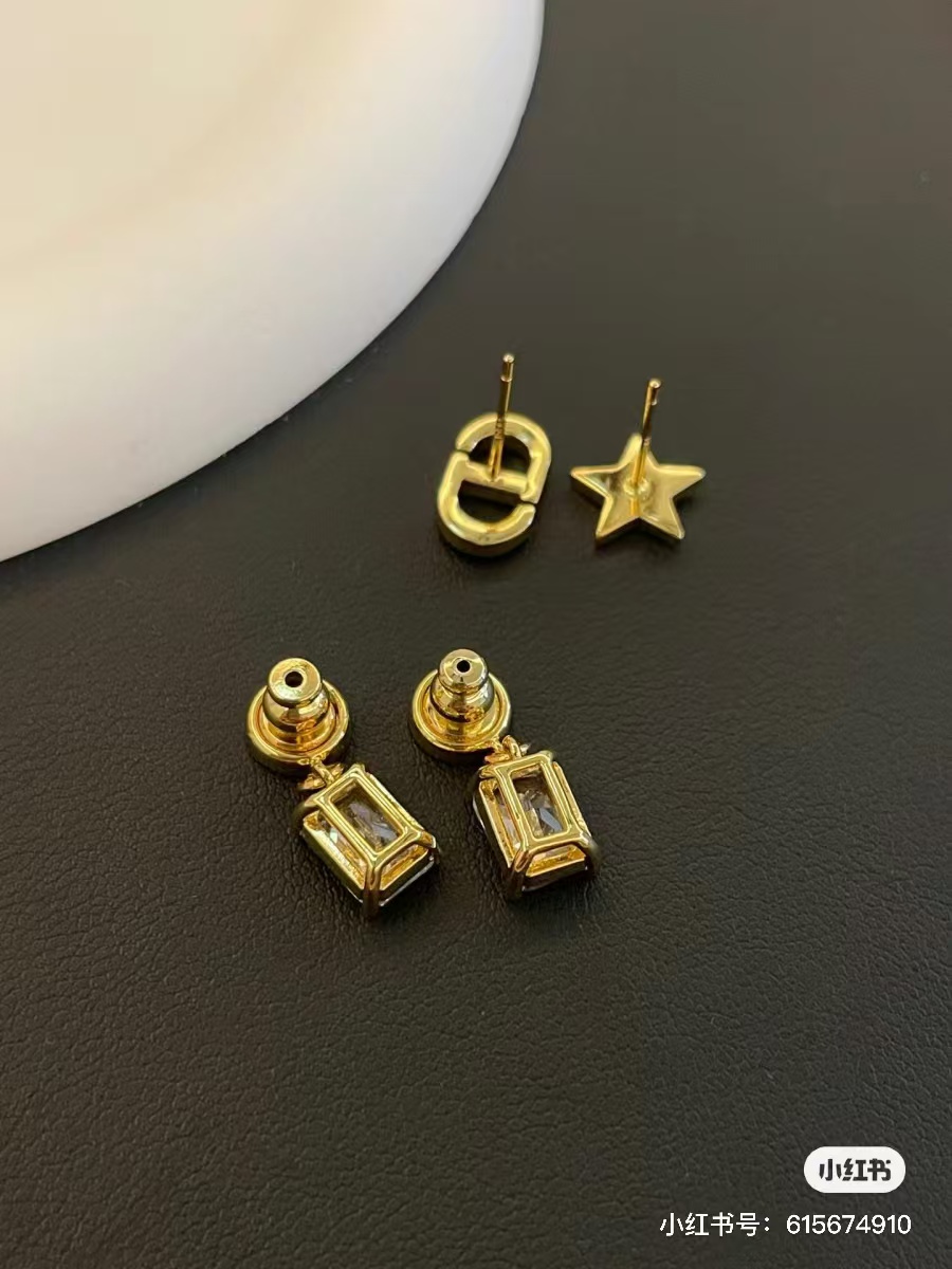 Dior Asymmetric Star Earrings - Original Replica Club