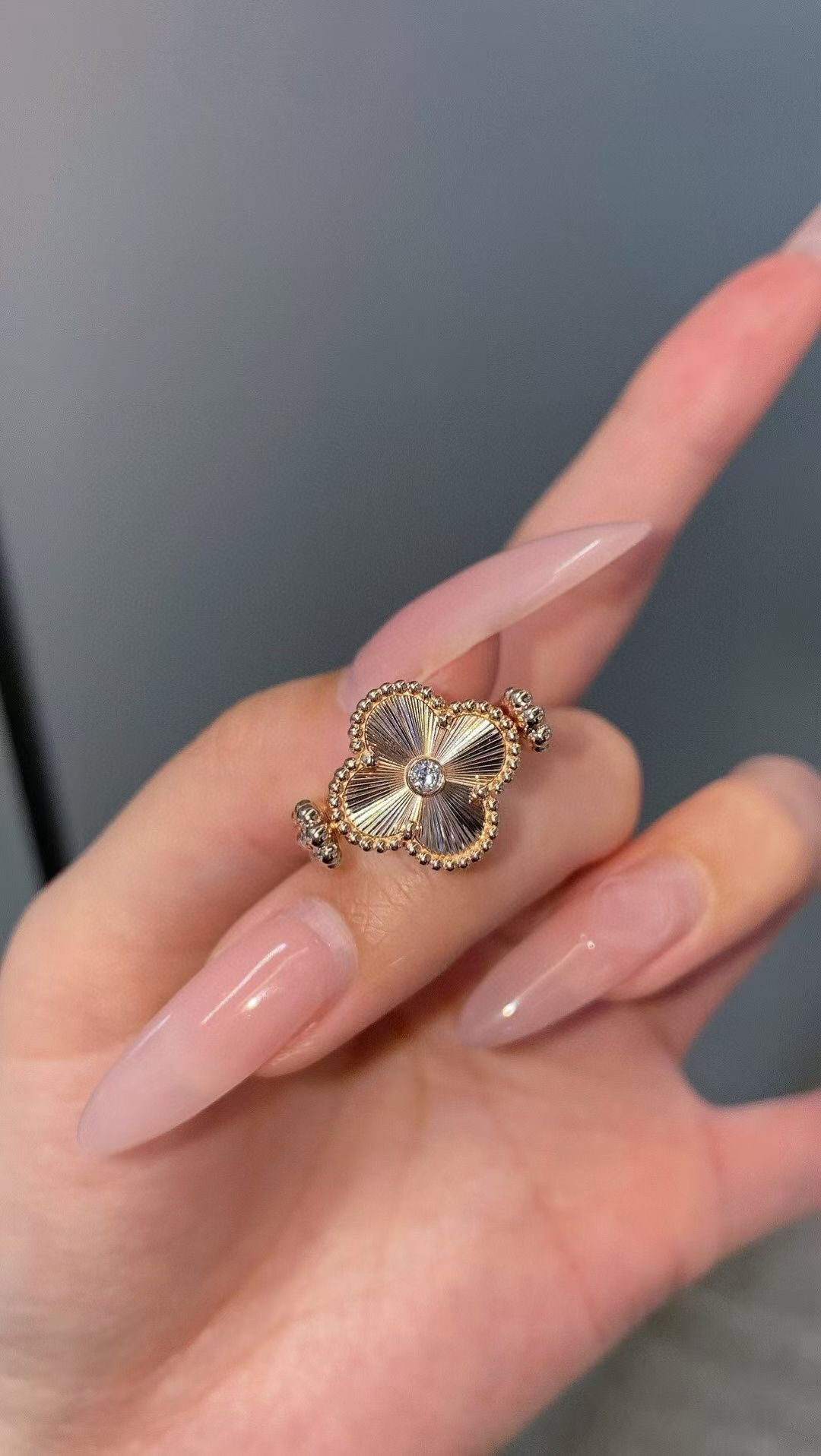 VCA Vintage Alhambra Reversible Ring - Original Replica Club