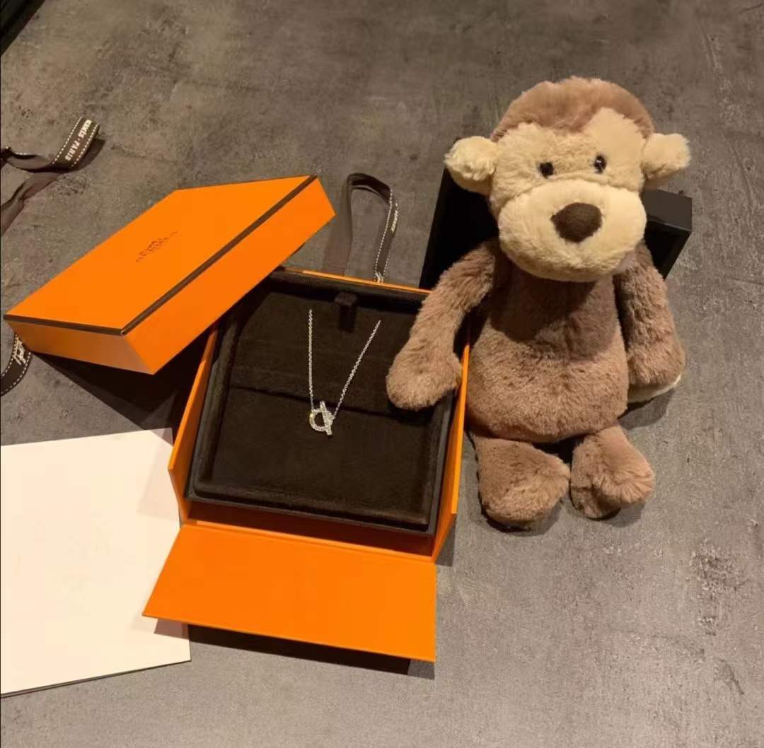Hermes Q Pendant Necklace - Original Replica Club