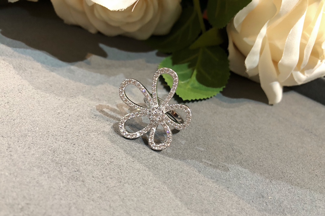VCA Flowerlace Ring - Original Replica Club